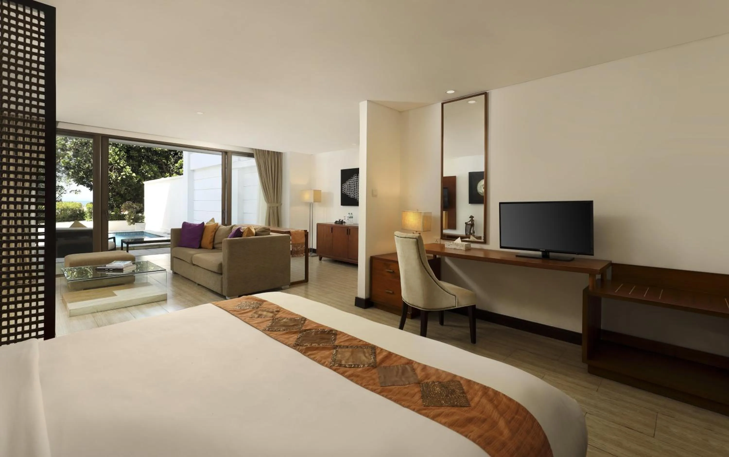 One-Bedroom Suite with Private Pool  in Lv8 Resort Hotel