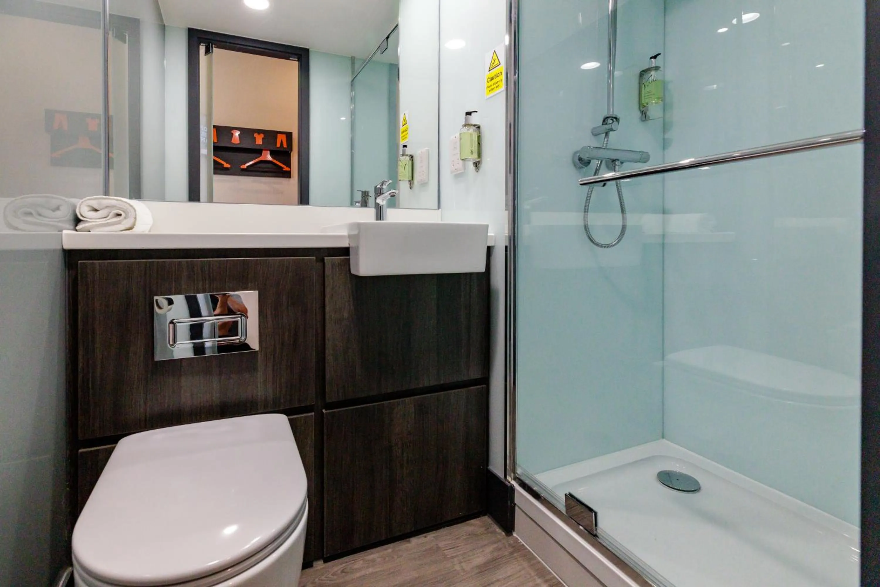 Family Room with window in easyHotel Milton Keynes