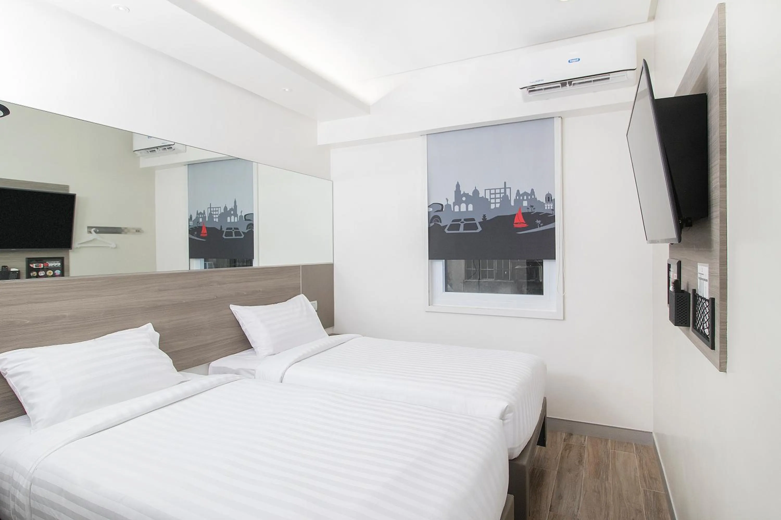 Twin Room in Red Planet BGC The Fort
