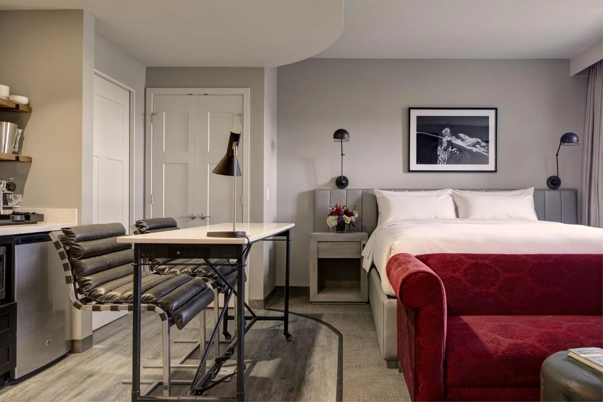 Deluxe King Hearing-Accessible Studio Suite in Archer Hotel Seattle/Redmond