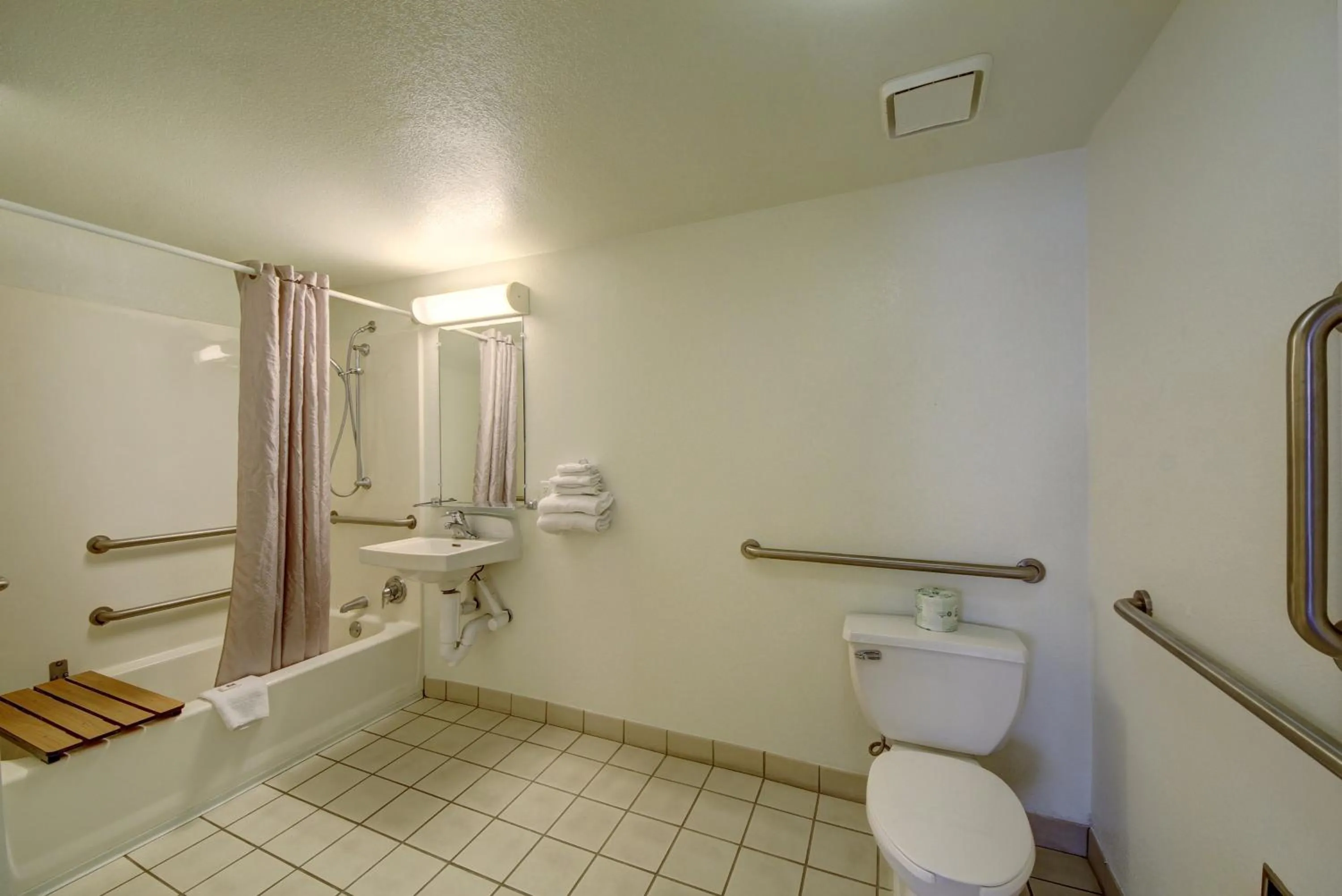 Queen Suite - Non-Smoking in Motel 6-San Antonio, TX - Downtown - Market Square