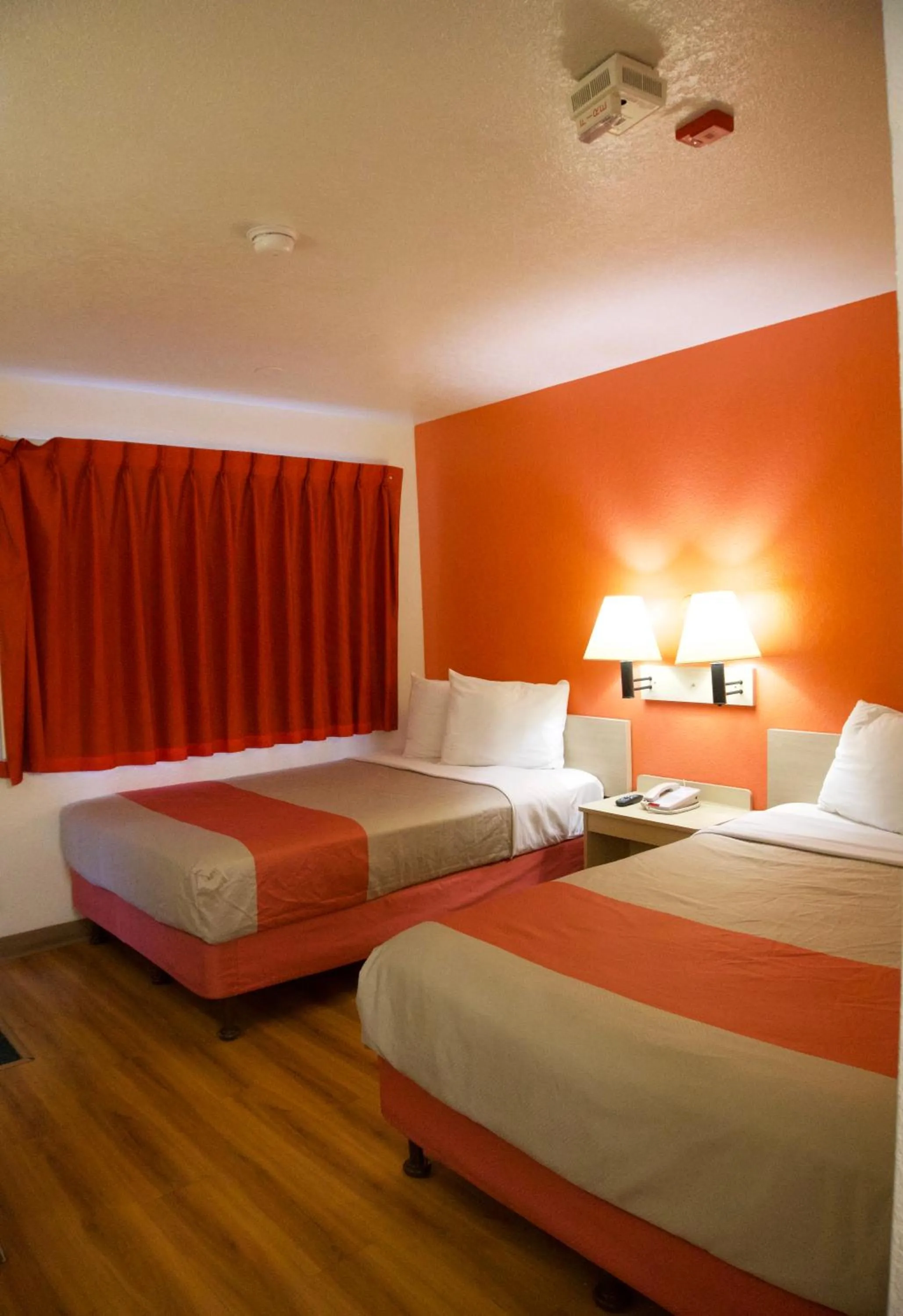 Quadruple Room in Motel 6-Flagstaff, AZ - Butler