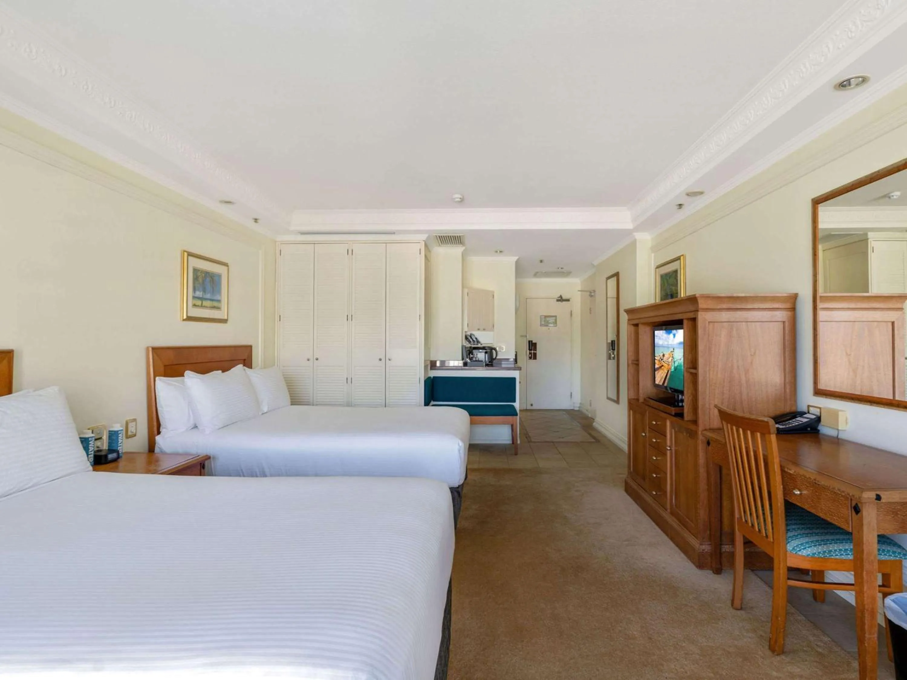 Classic Queen Room with Harbor View in Pullman Cairns International