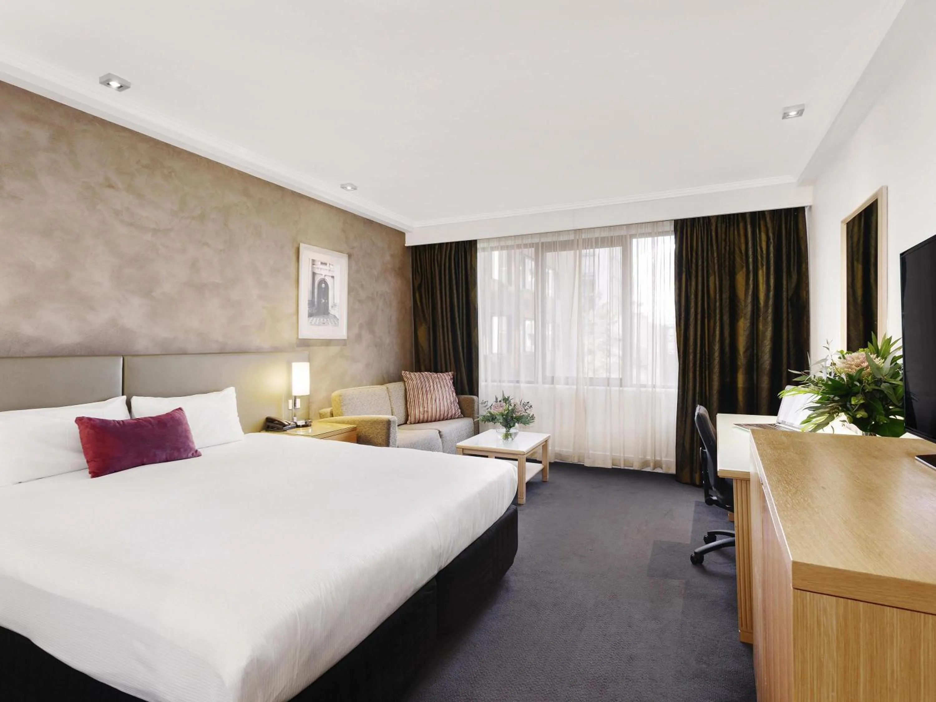 Premium King Room in Mercure Melbourne Albert Park