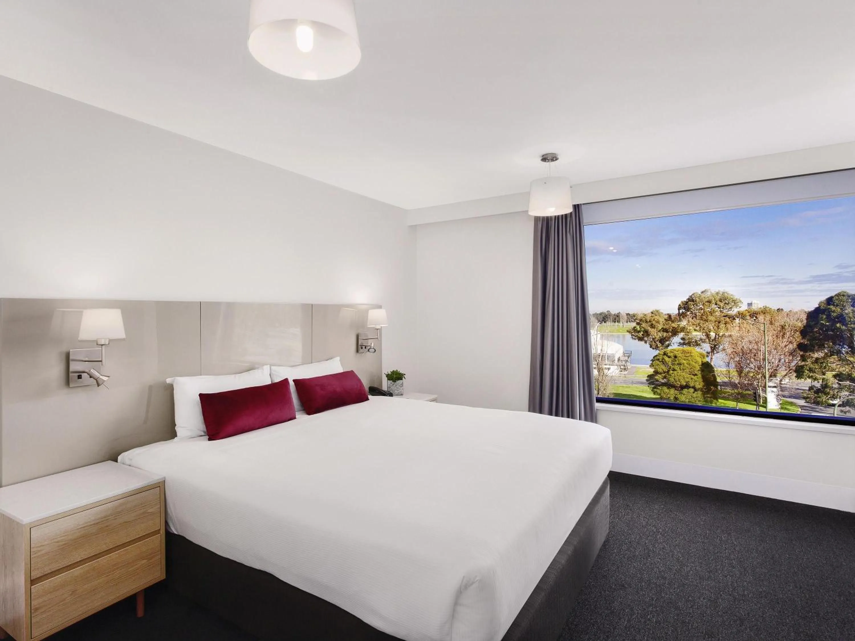 One-Bedroom King Suite with Lake View in Mercure Melbourne Albert Park
