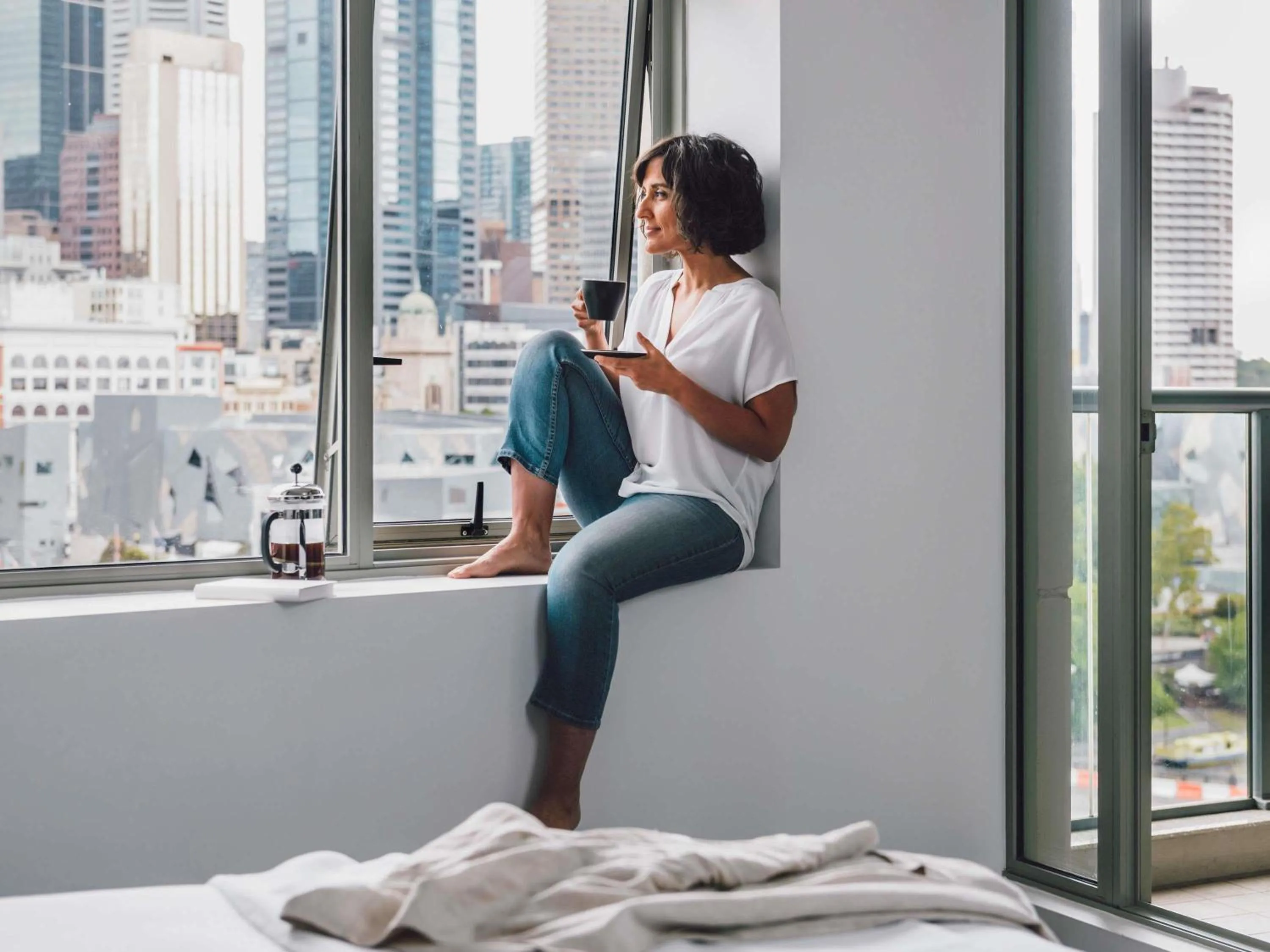 One-Bedroom Deluxe Apartment with City & River Views in Quay West Suites Melbourne