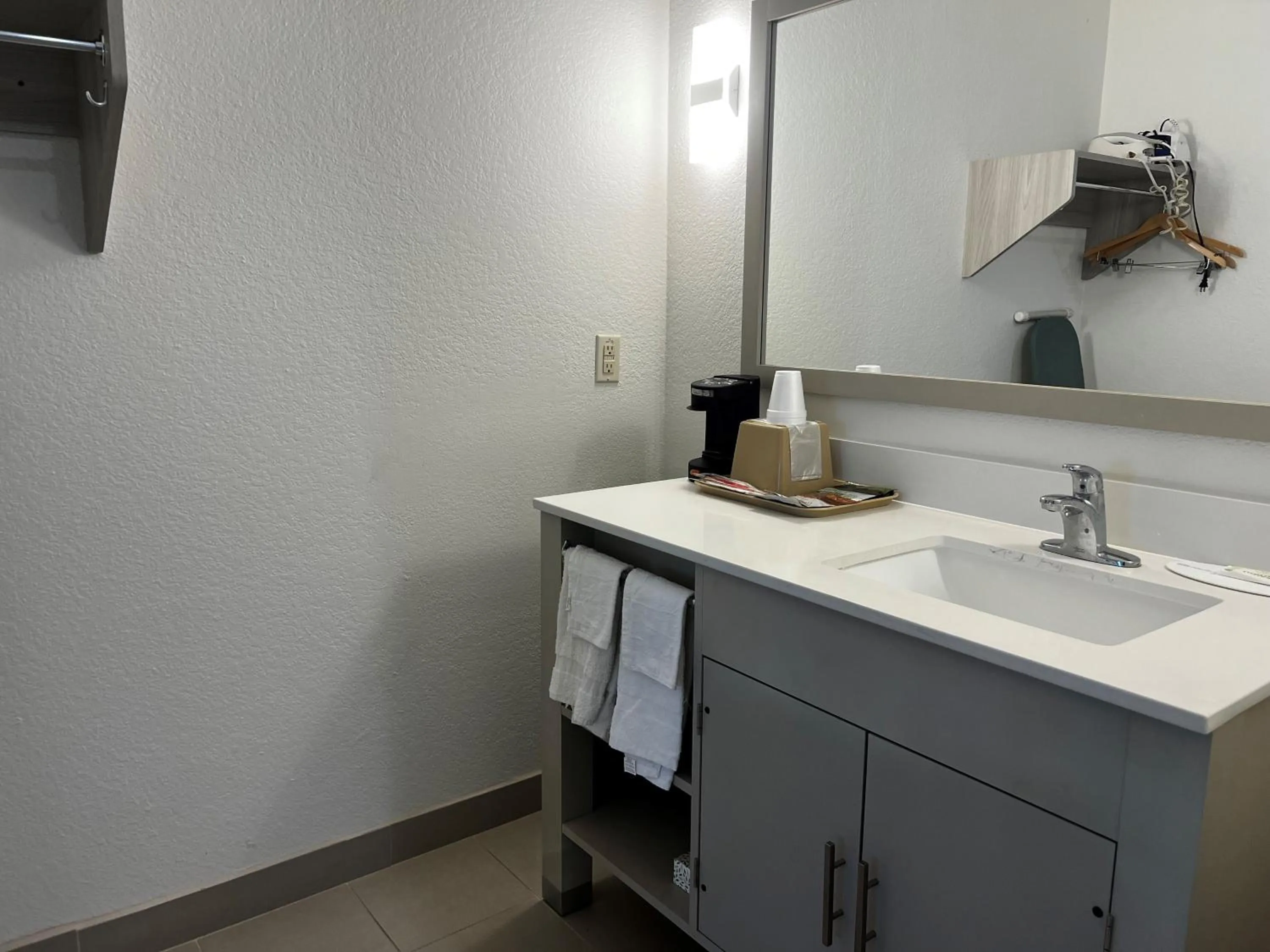 King Room - Non-Smoking in Super 8 by Wyndham Rosenberg TX