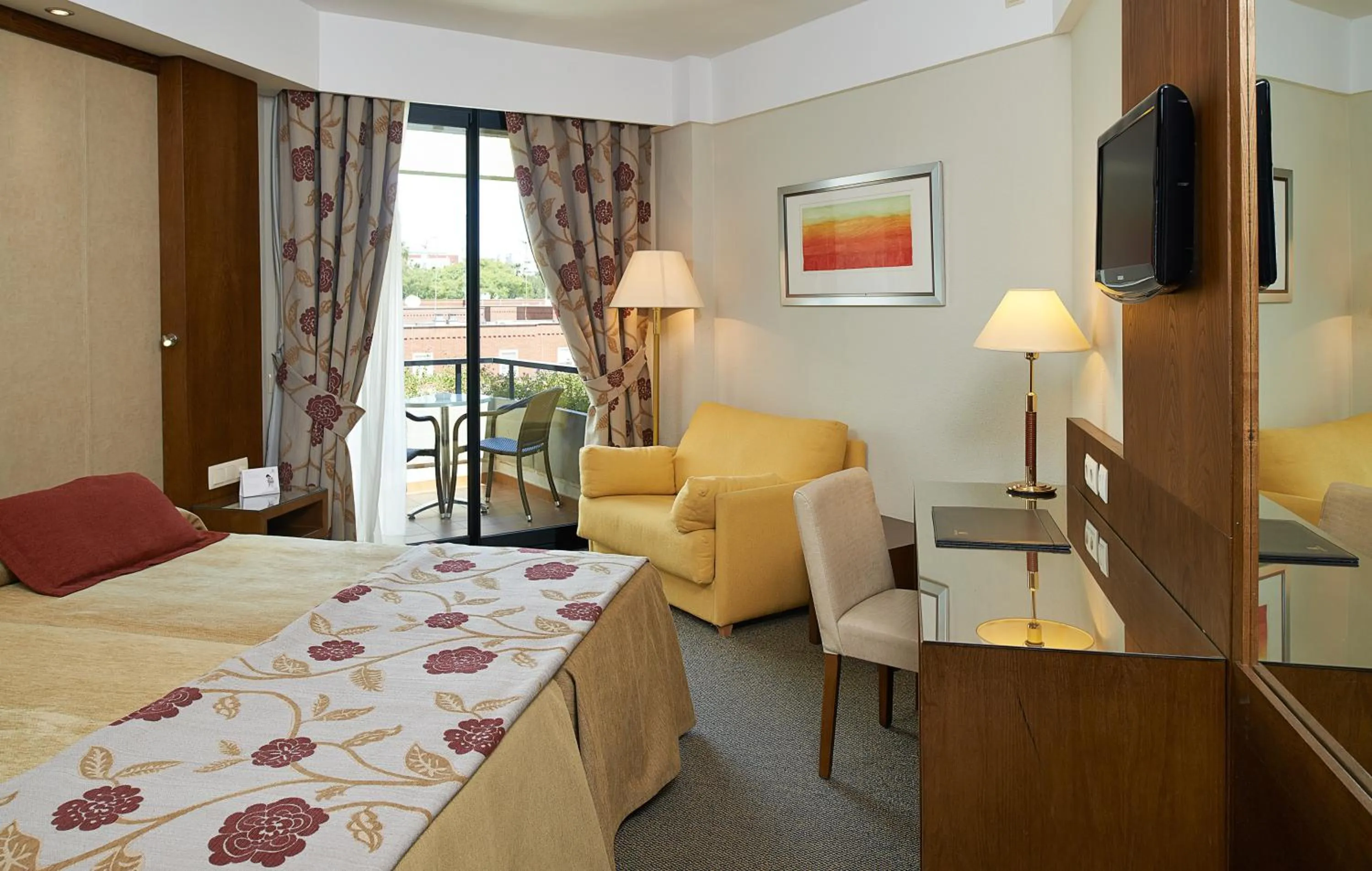 Twin Room with Extra Bed (2 Adults + 1 Child) in Hipotels Sherry Park