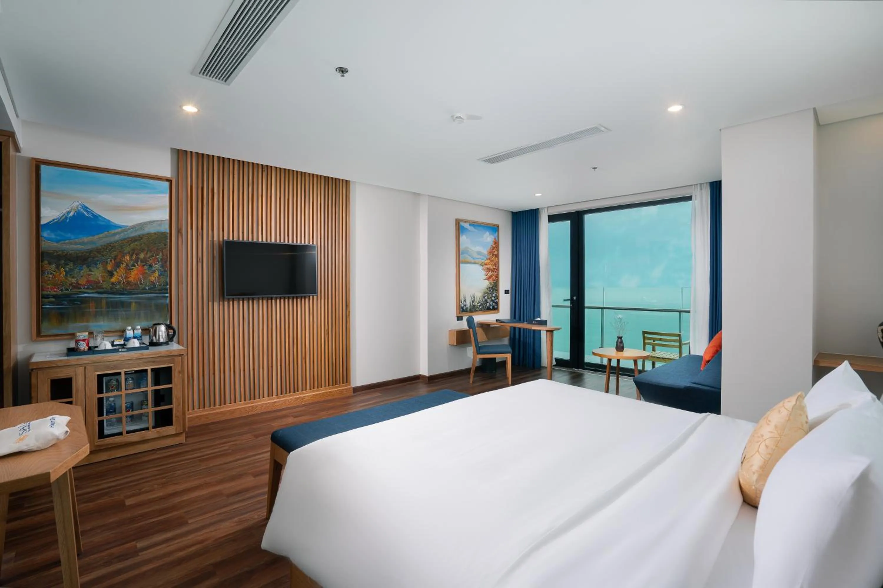 Junior Suite with Balcony and Partial Sea View in Sala Danang Beach Hotel