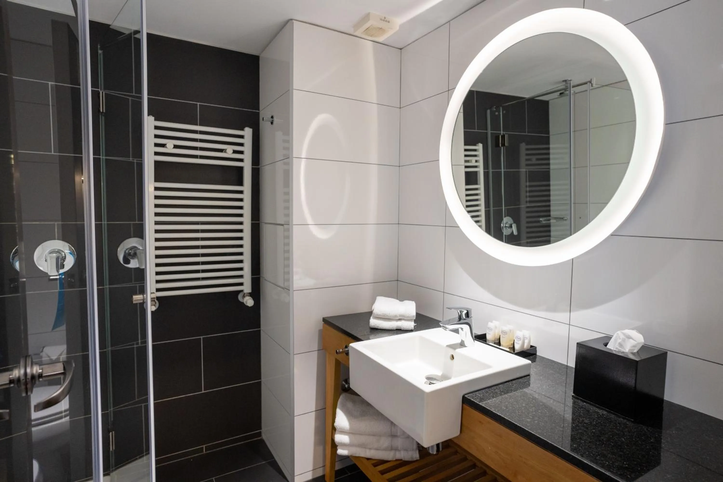 King Bed with City View in Hampton By Hilton Bariloche