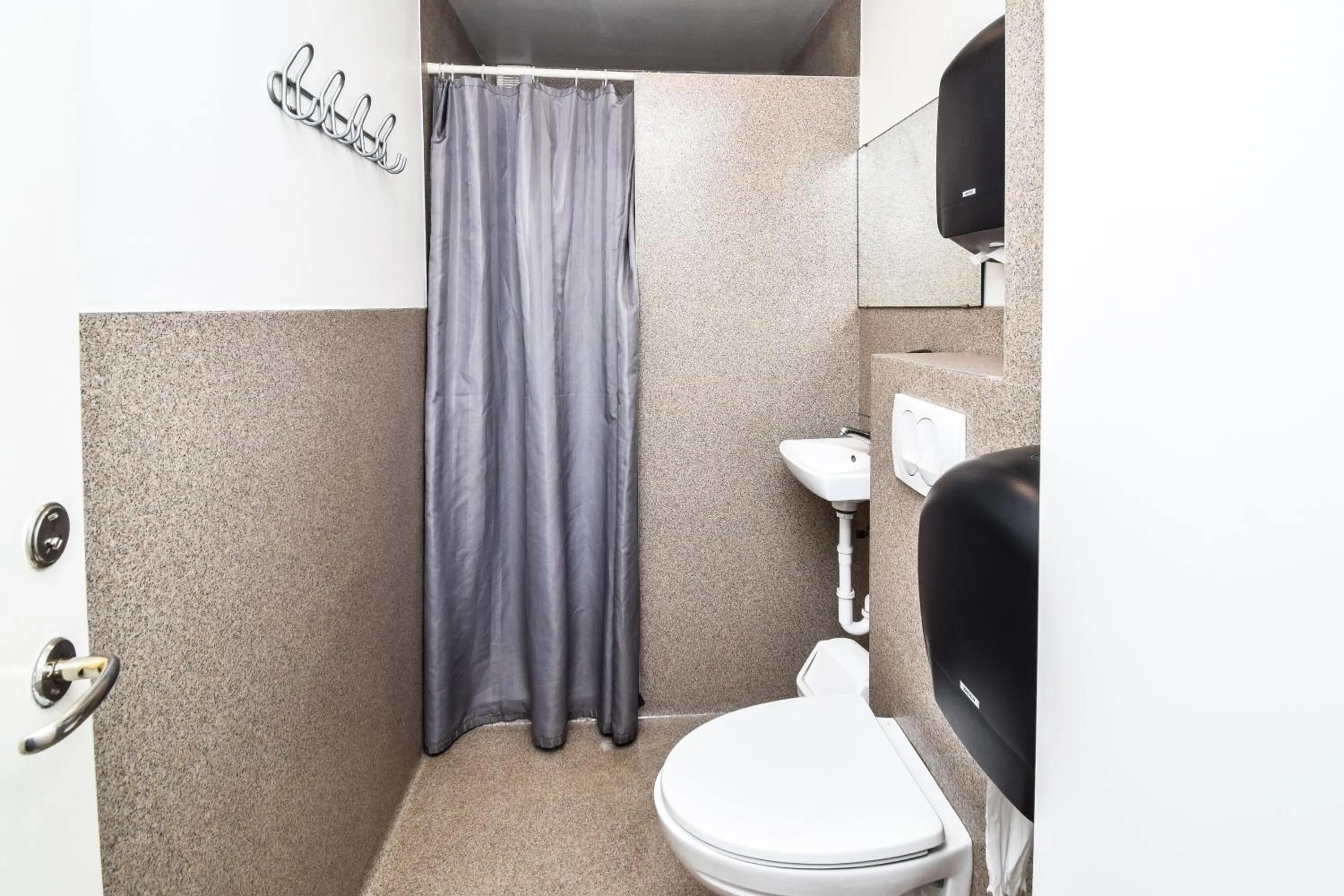 Double or Twin Room with Private Bathroom in Guesthouse Aurora