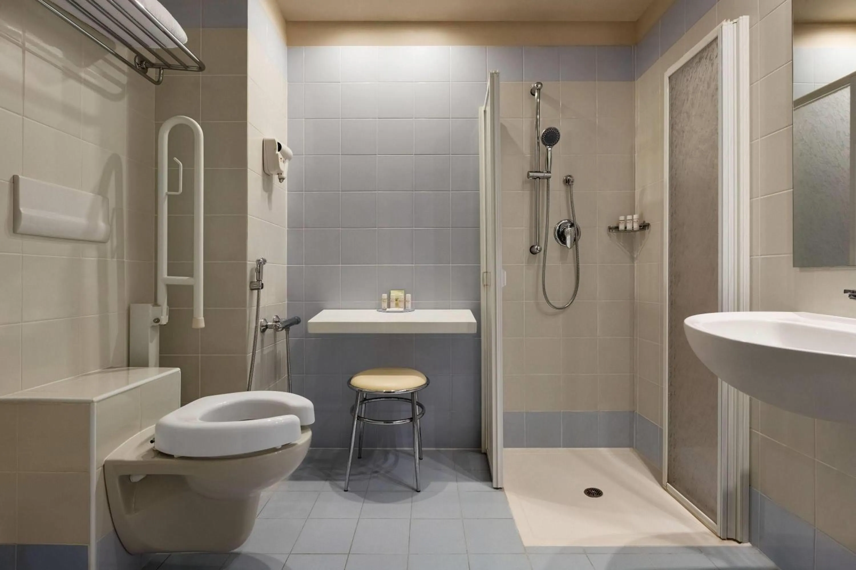 Single Mobility Accessible Room with Roll-In shower in Zeus Essence Dolce by Wyndham Milan Malpensa