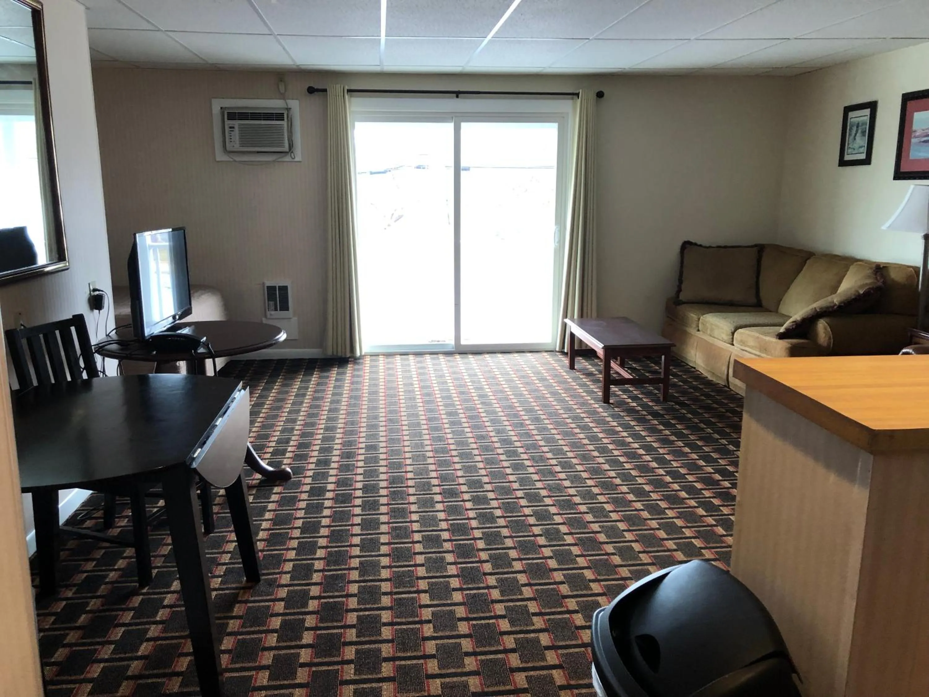 Family Suite in Colonial Inn Ellsworth