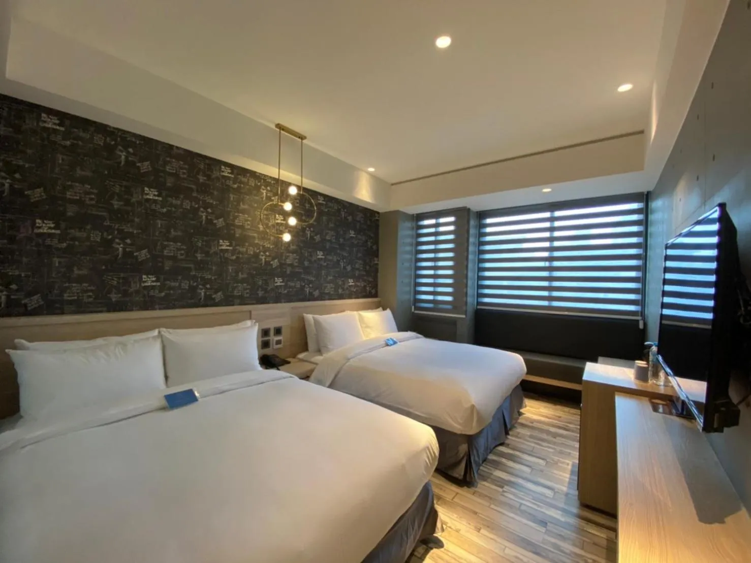 Quadruple Room with Shower in Fengjia Micro Hotel