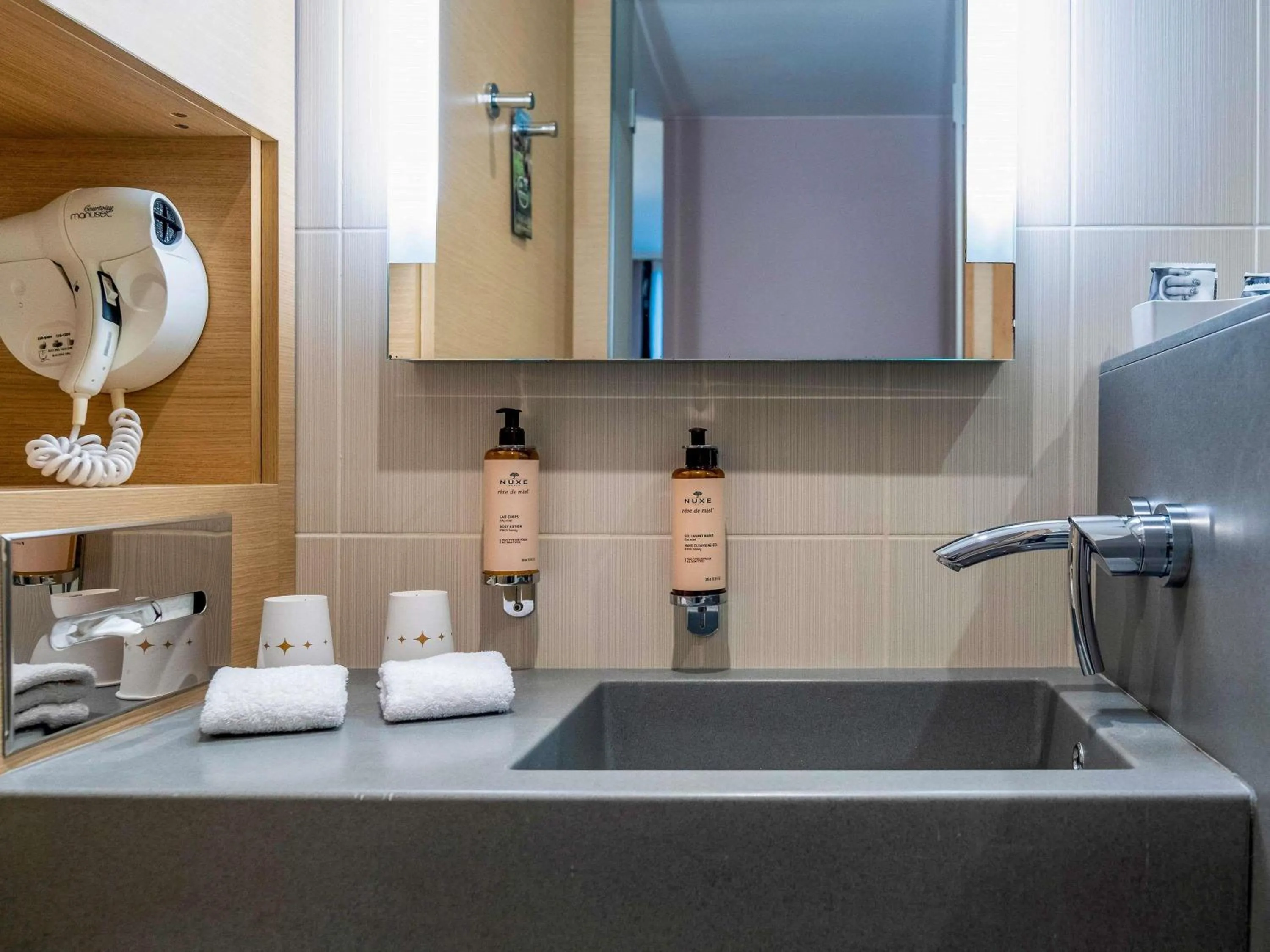 Suite with View in Mercure Amiens Cathédrale