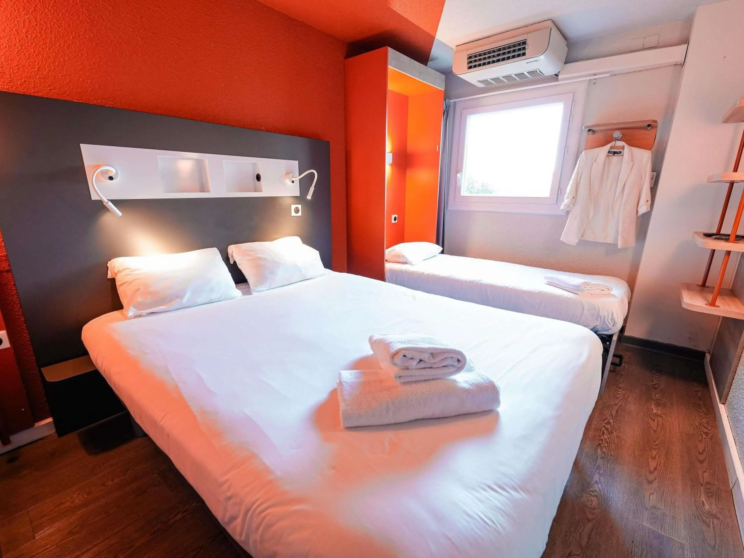 Triple room with One Double bed and One Foldable single bed in ibis budget Marseille Vieux Port