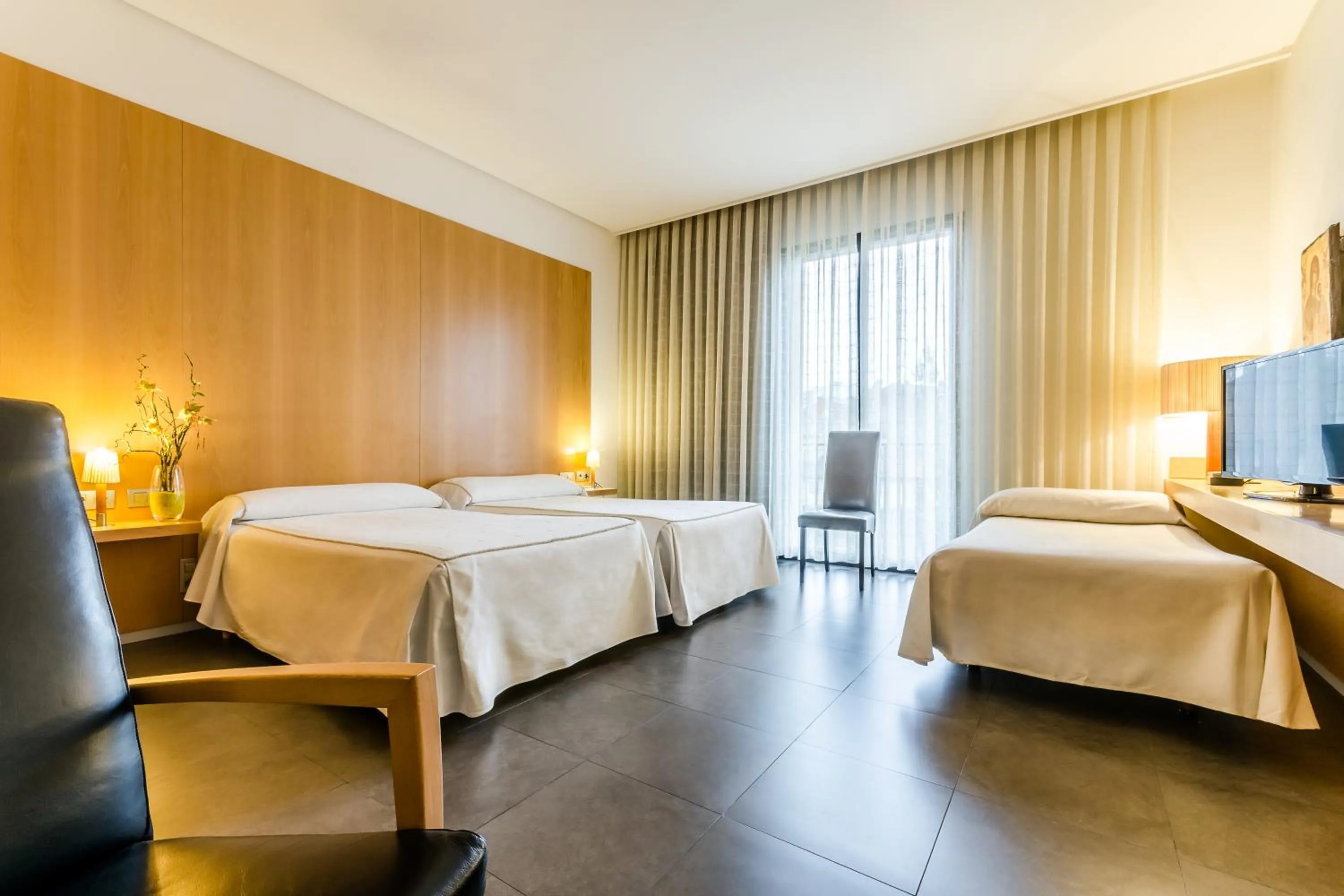 Twin Room with Extra Bed in Hospedería Pax