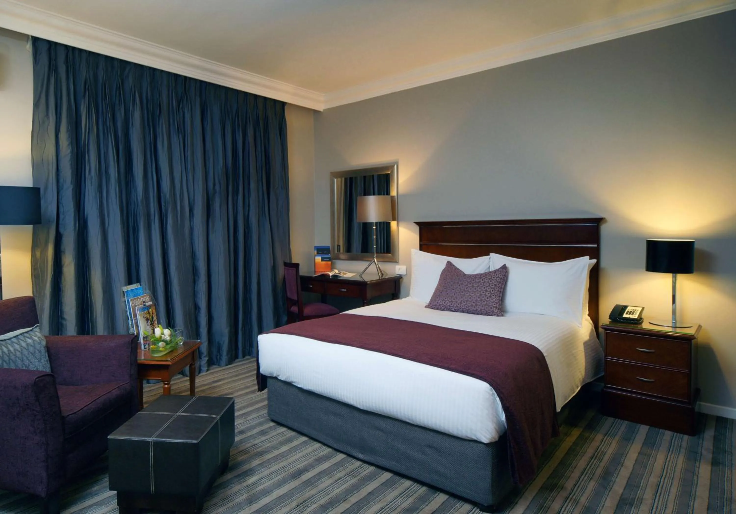 Superior Queen Smoking in Southern Sun Katherine Street