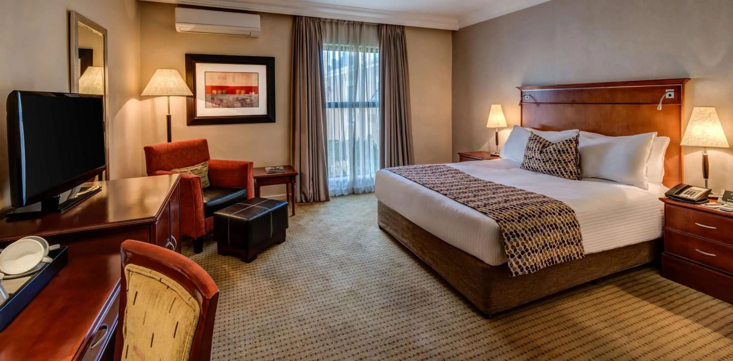 Standard Queen Non-Smoking in Southern Sun Katherine Street