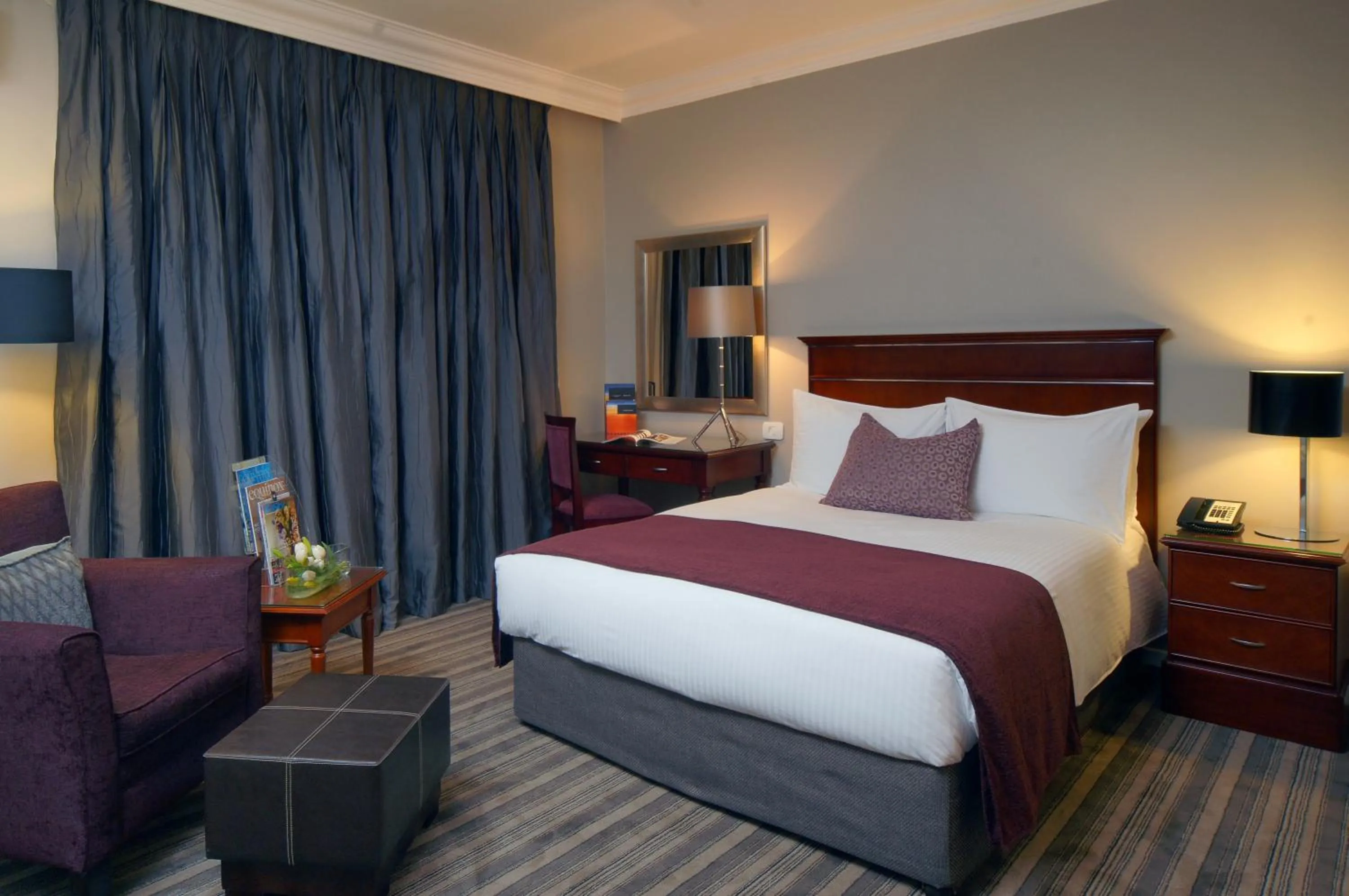 Superior Queen Non-Smoking in Southern Sun Katherine Street