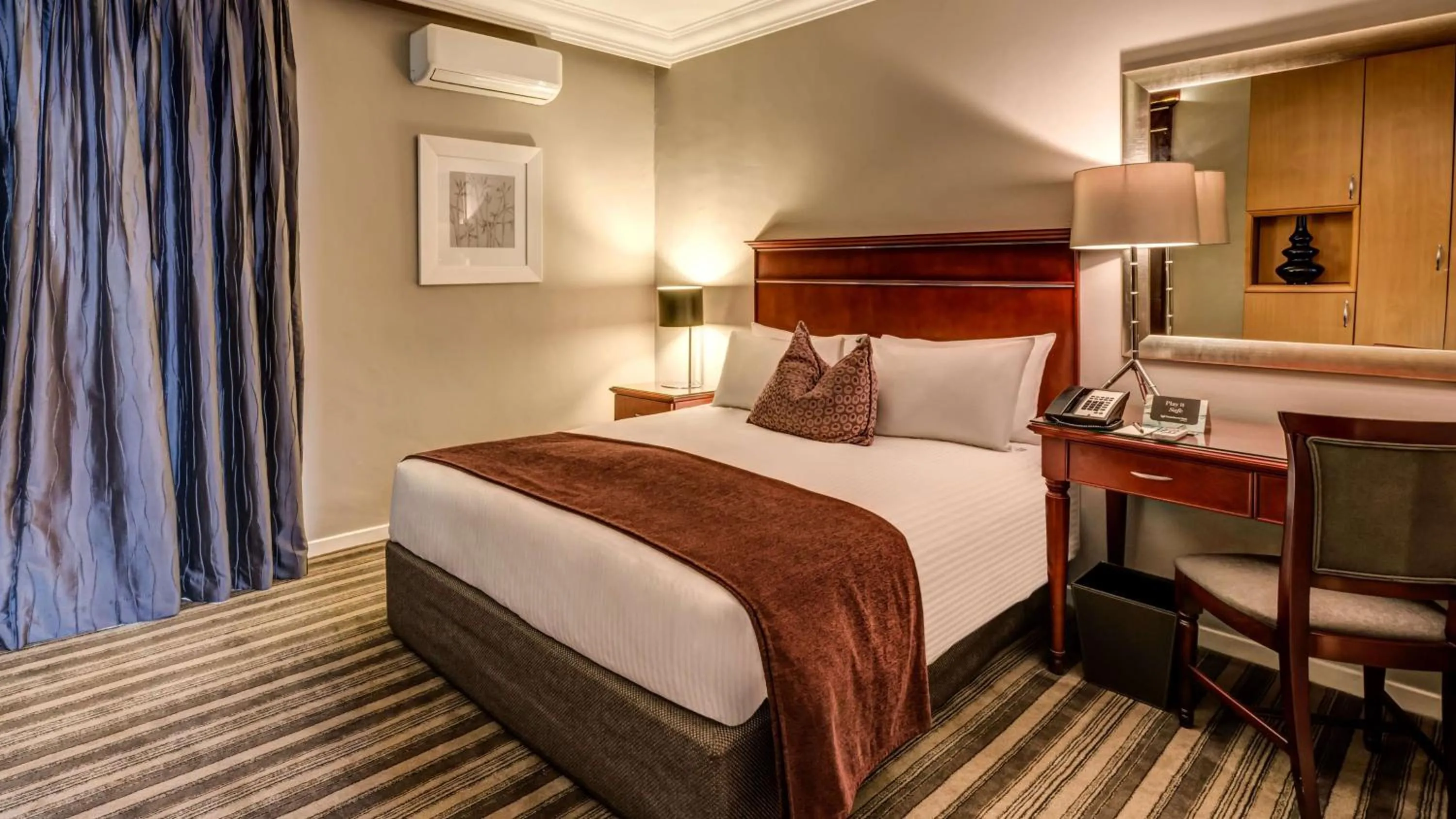 1 Bedroom Suite Queen Smoking in Southern Sun Katherine Street