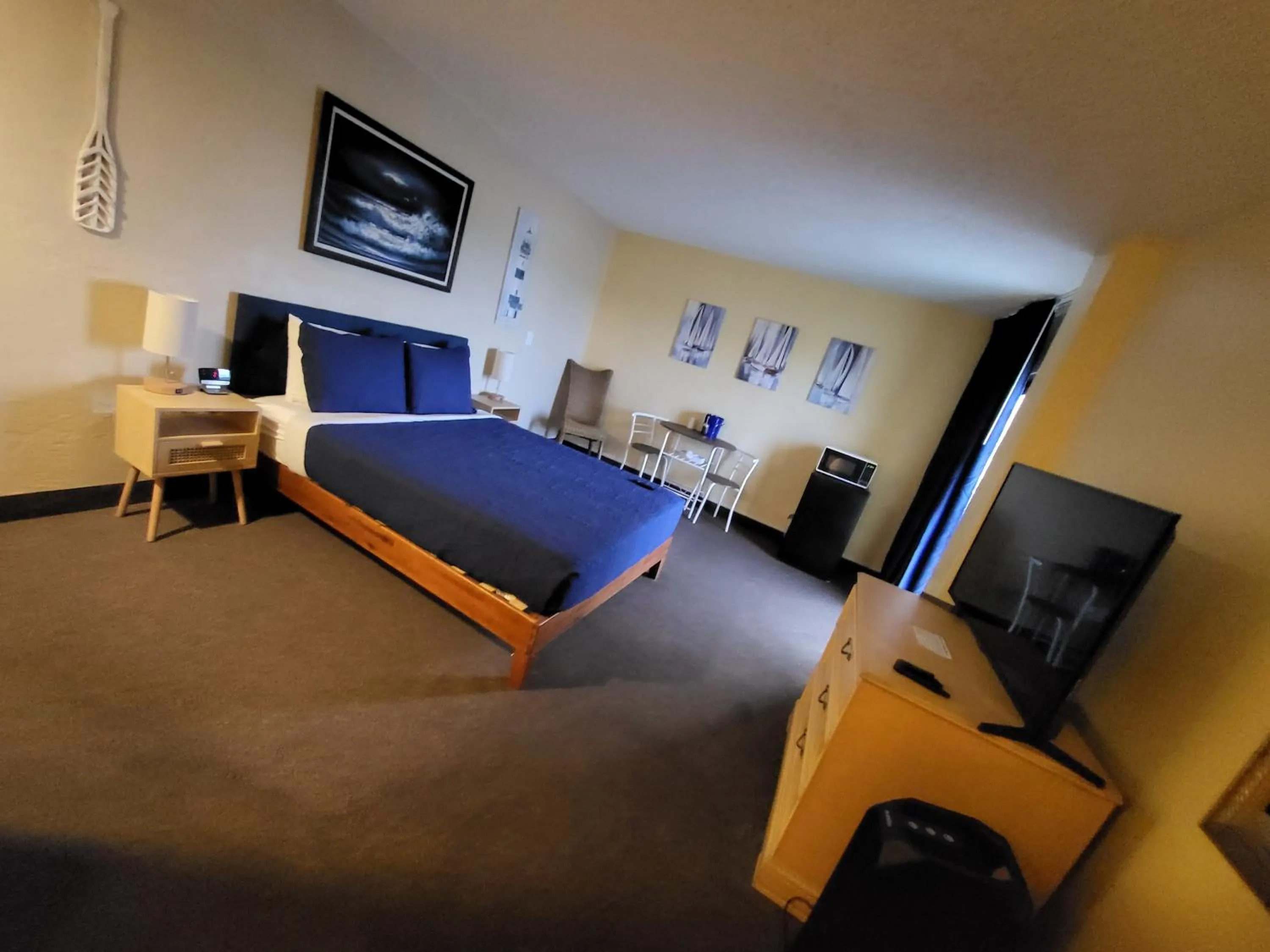 Queen Room with Sea View in Beachside Hotel