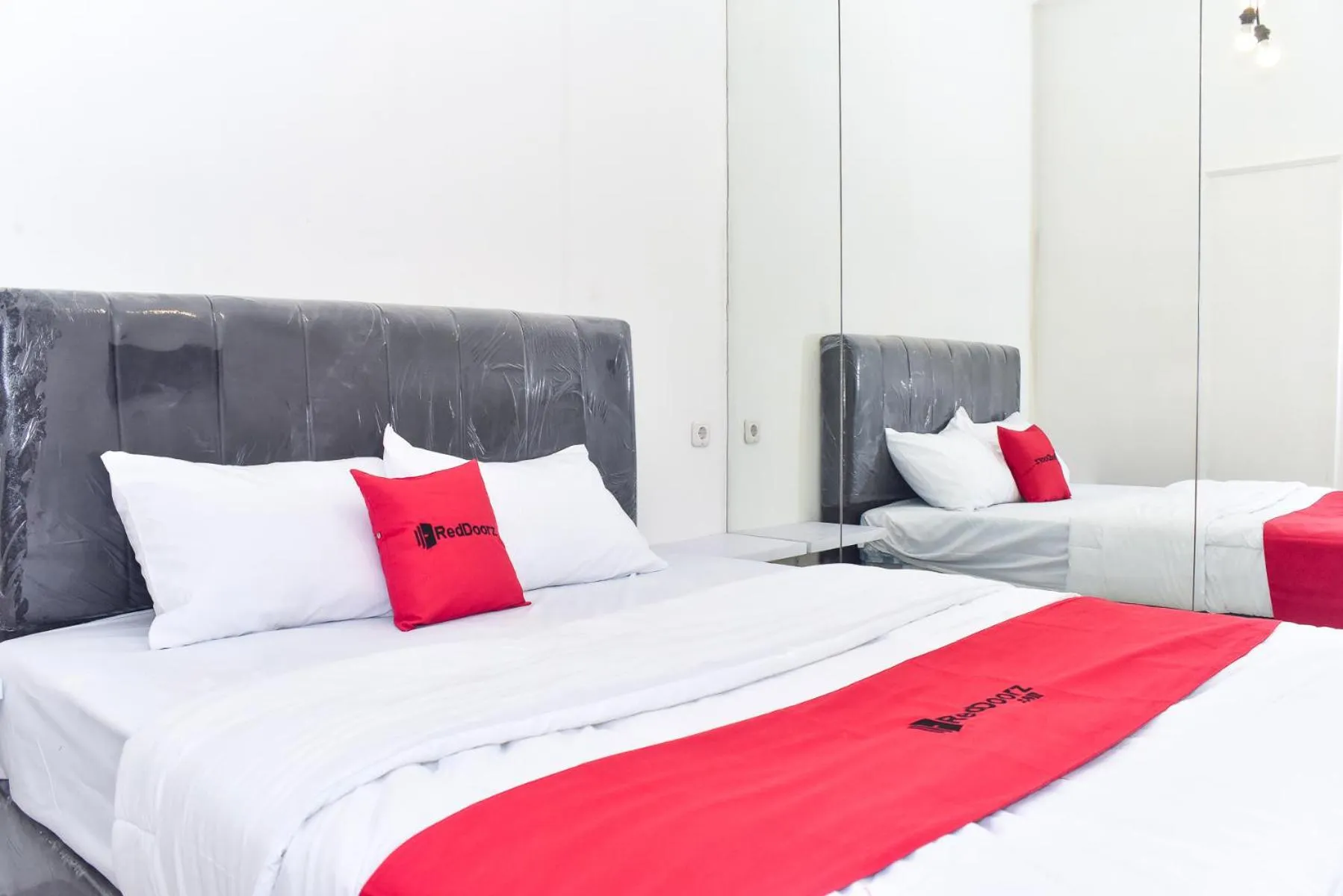 Double Room in RedDoorz Plus @ Kemayoran