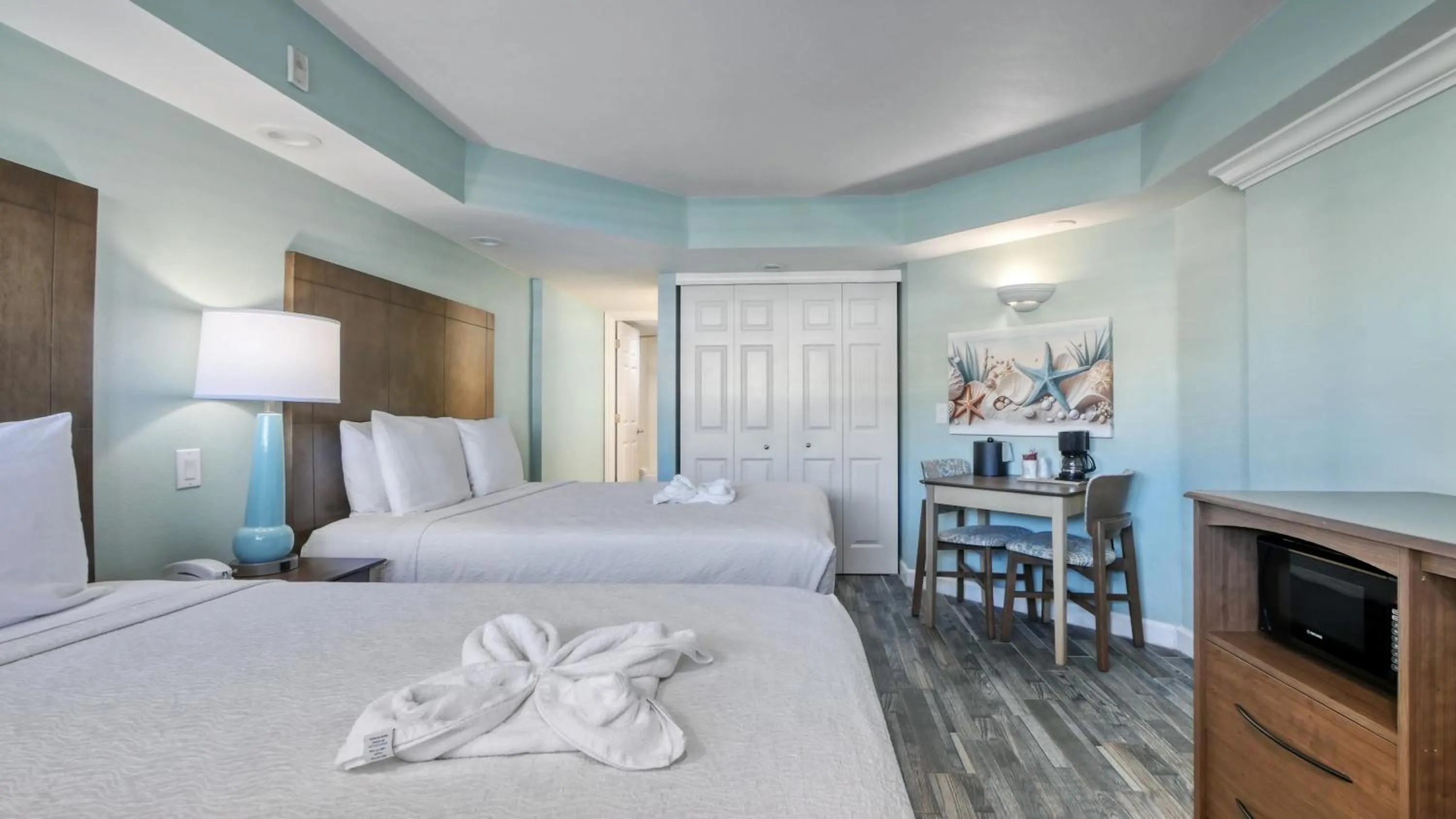 Double Room with City View in Boardwalk Inn and Suites