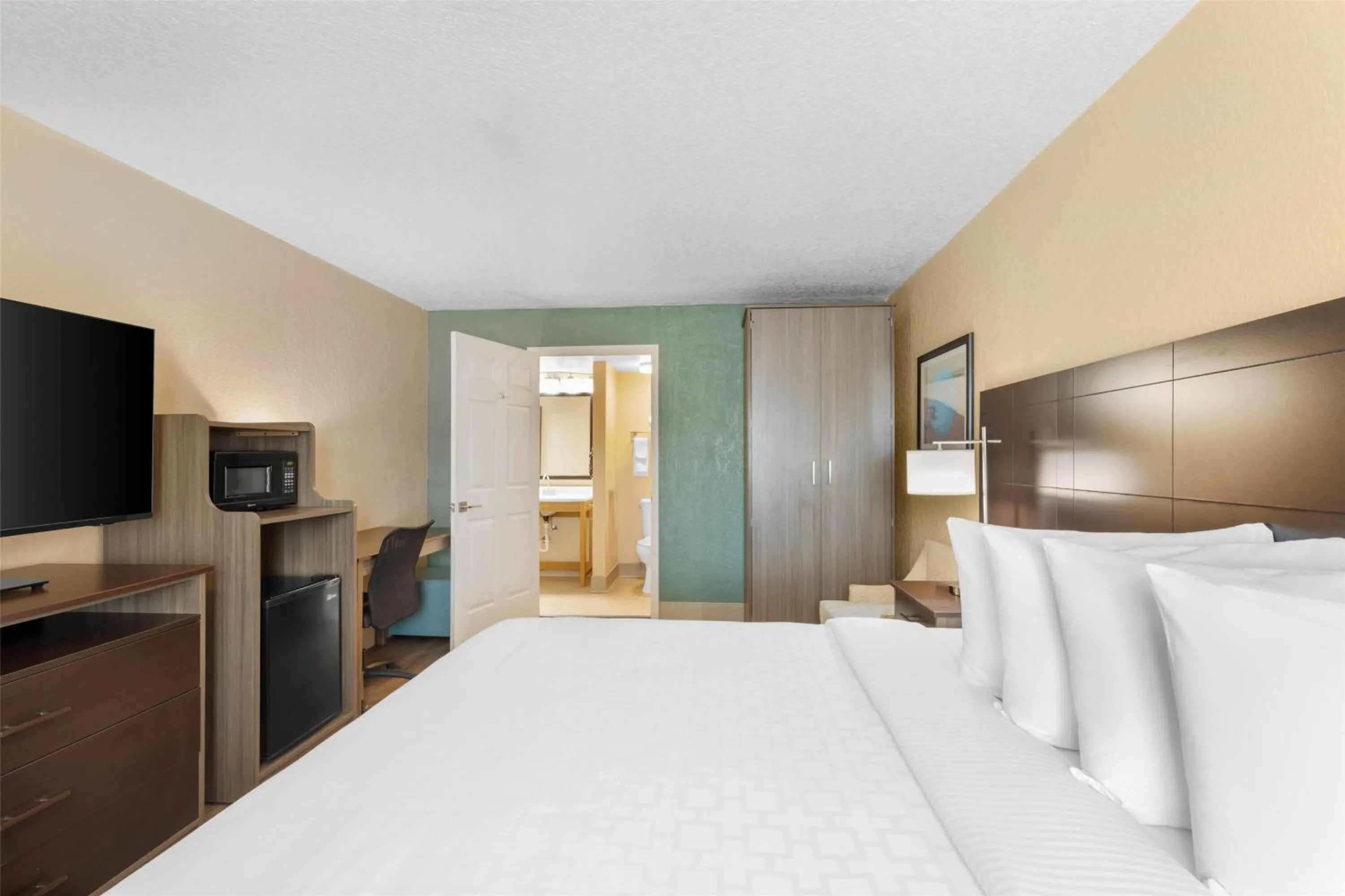 Double Room with Roll-in Shower - Disability Access/Non-Smoking in Best Western Space Shuttle Inn