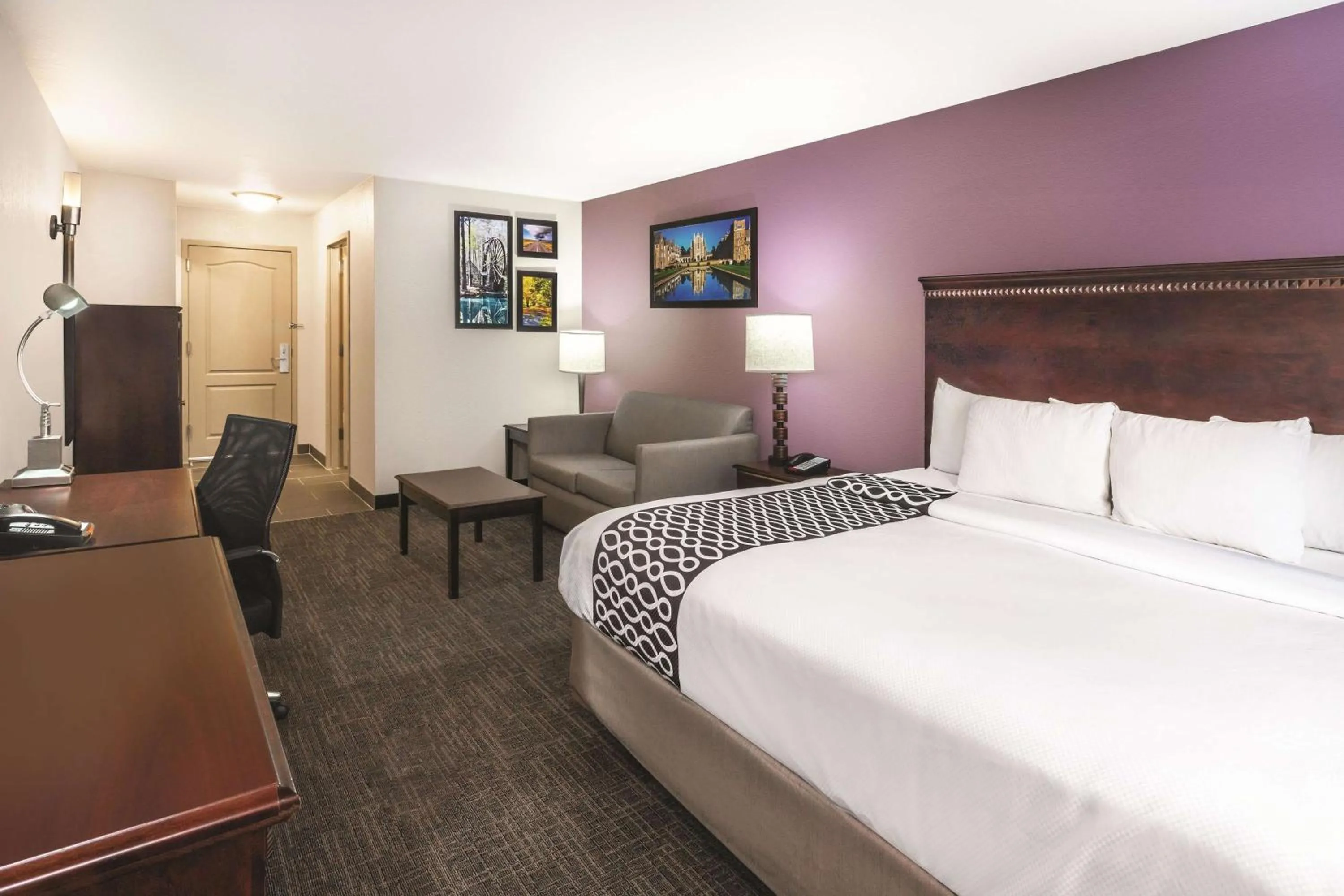 Executive Room King Bed in La Quinta by Wyndham Rome