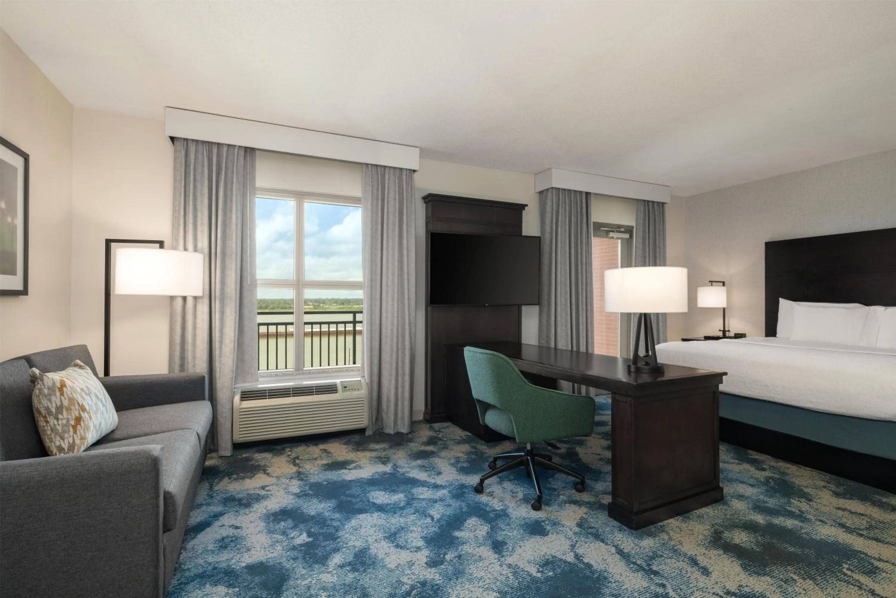 King Studio Suite with Balcony in Hampton Inn & Suites Baton Rouge Downtown