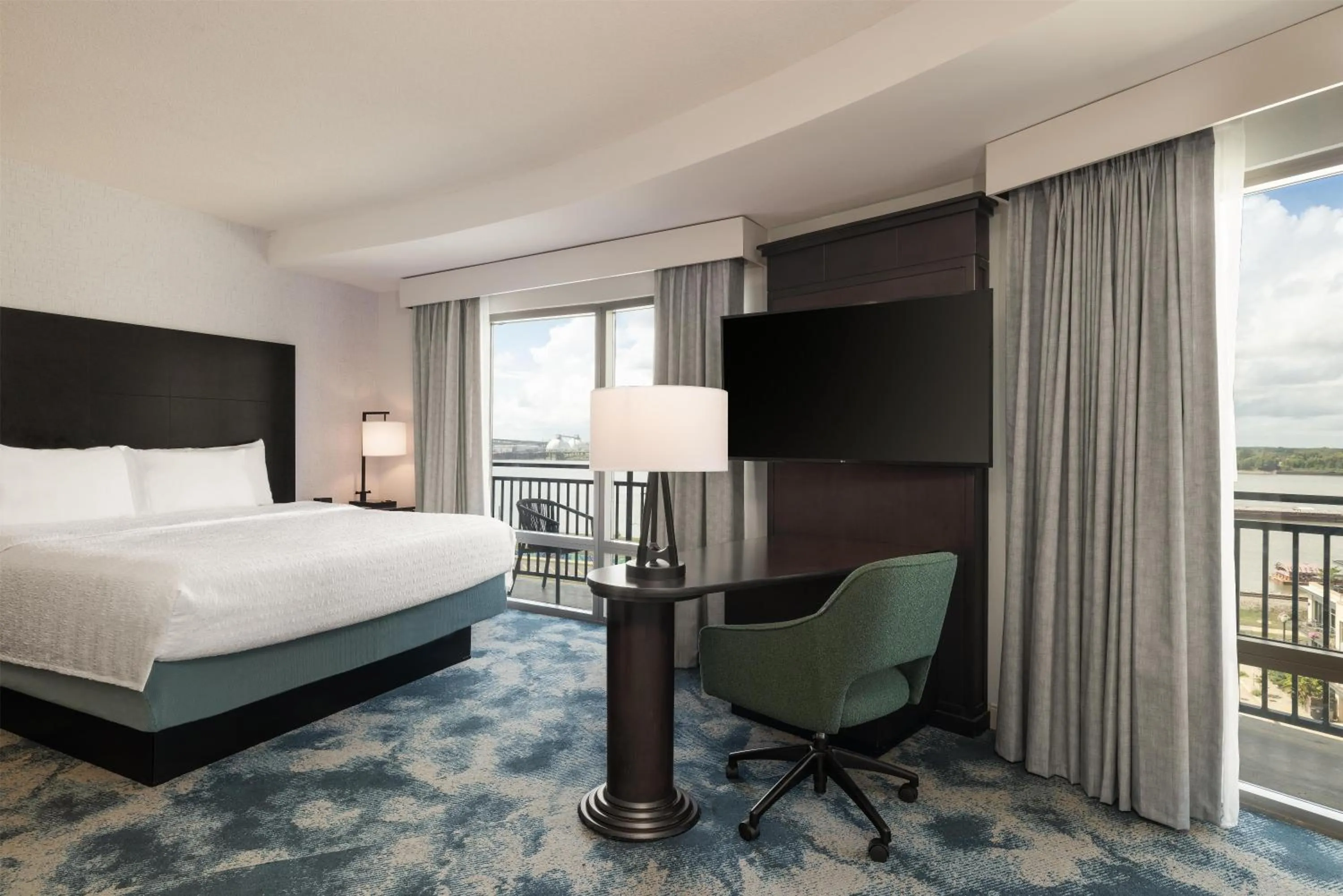 King Corner Room in Hampton Inn & Suites Baton Rouge Downtown