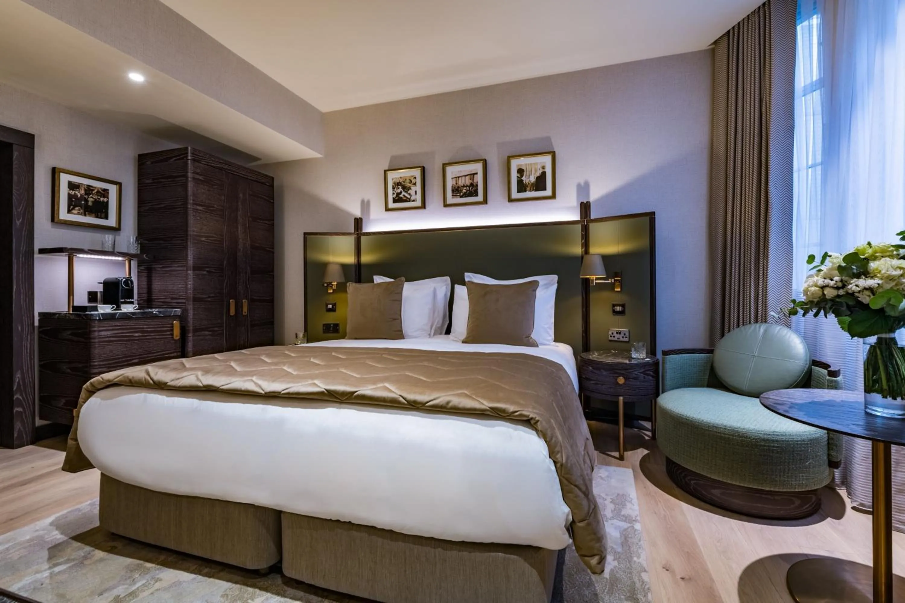 Queen Room - John Gass in Stock Exchange Hotel, Manchester, Autograph Collection