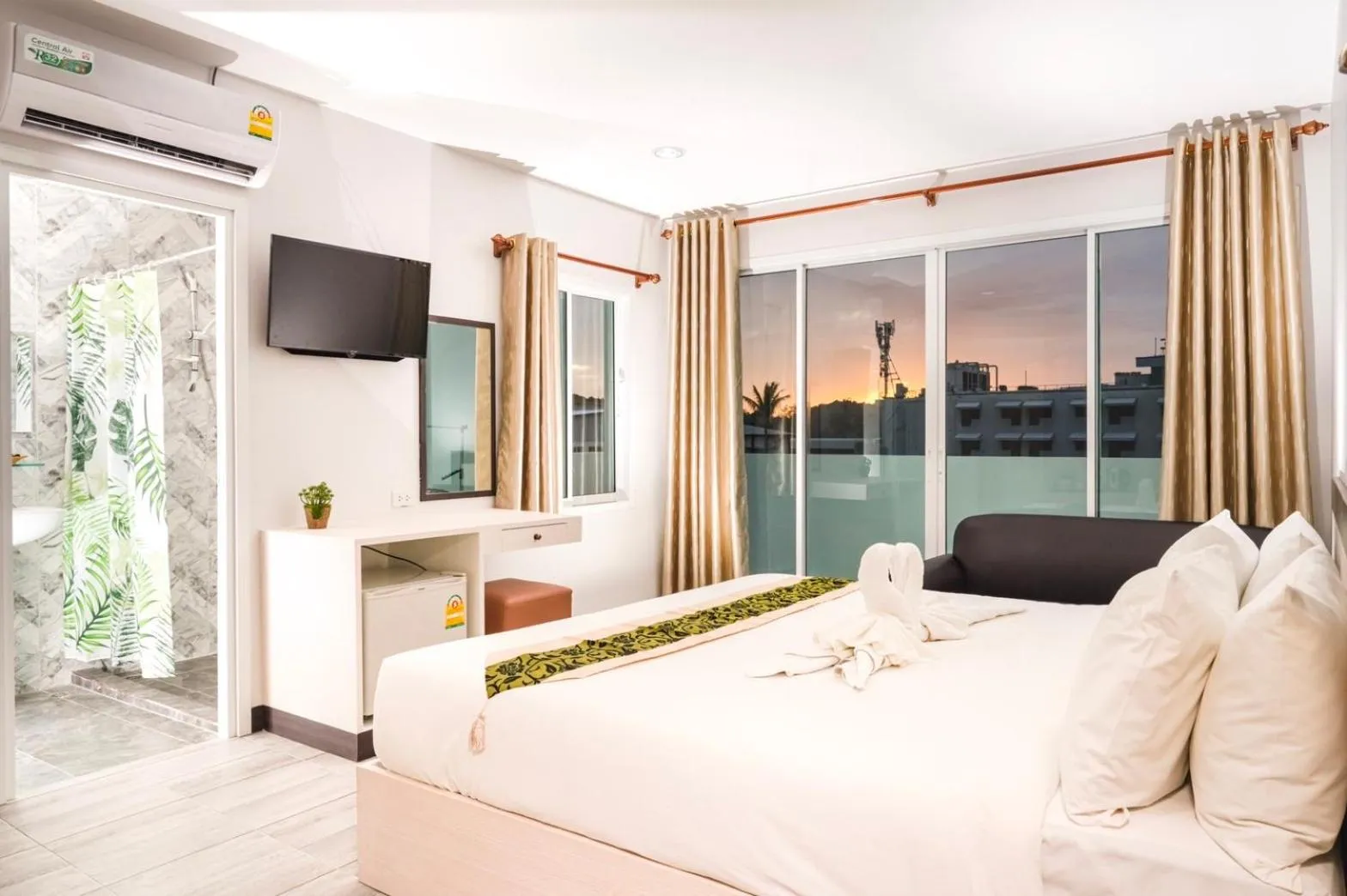 Deluxe Double Room with Balcony in Neptuna Hotel
