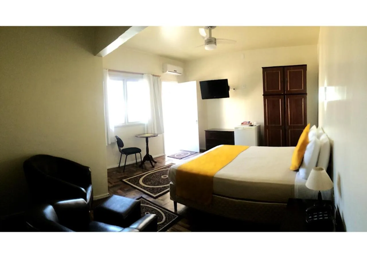 Queen Room with Balcony in Hotel Ibiá