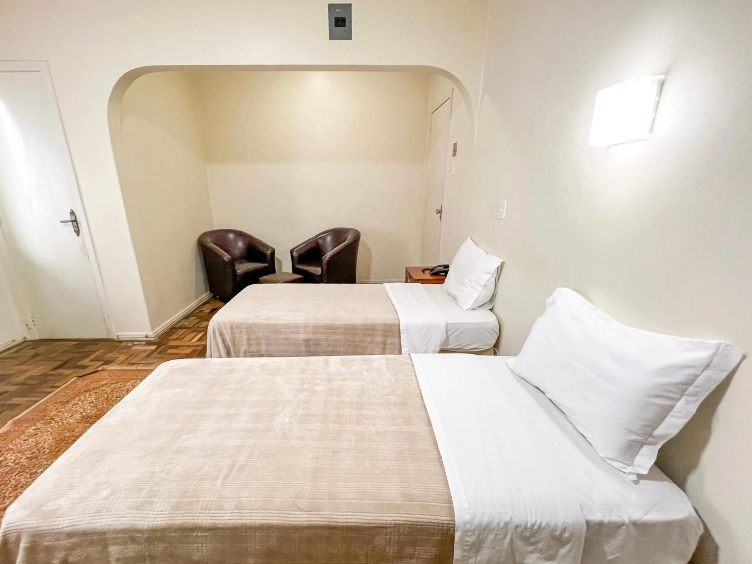 Twin Room with Balcony in Hotel Ibiá