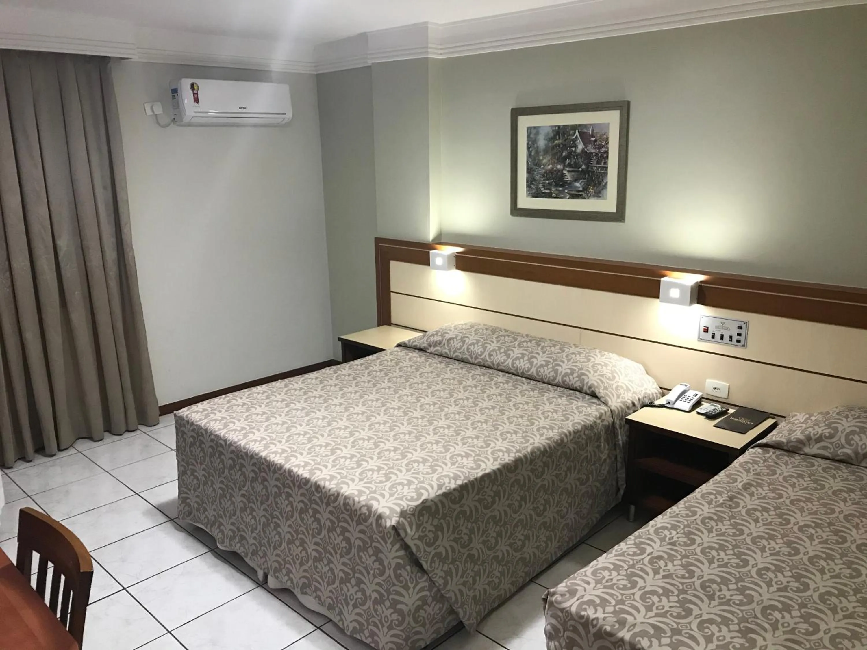 Luxury Triple Room in Brumado Hotel