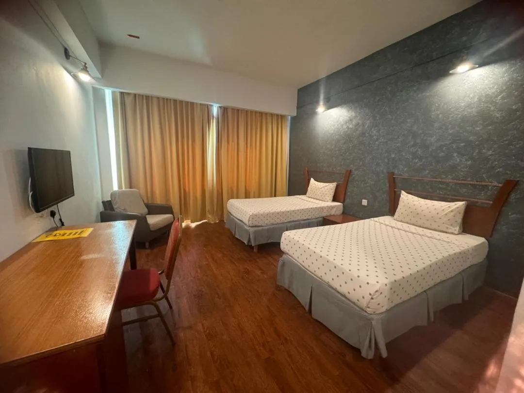 Standard Twin Room in MAYRES HOTEL