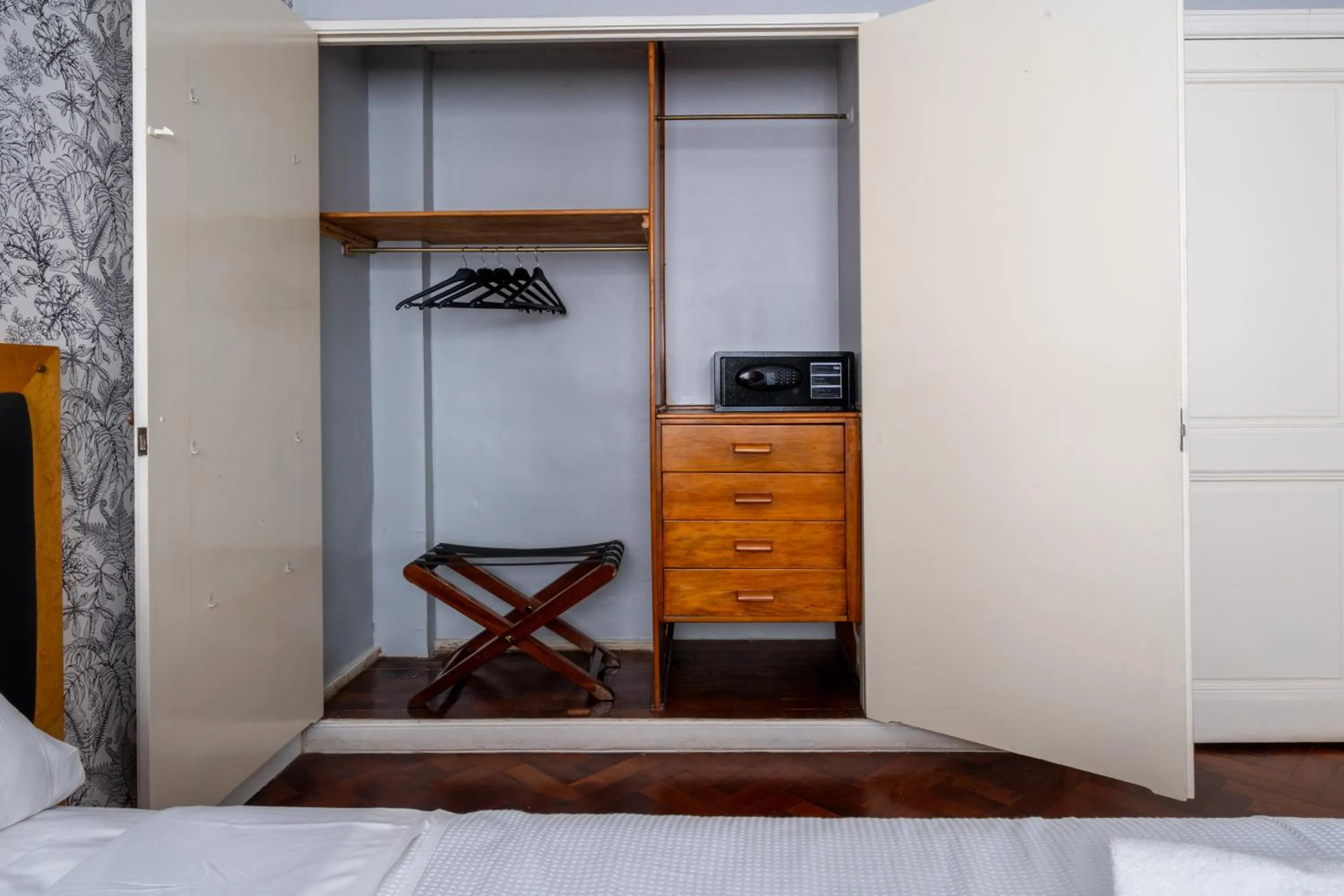 Twin Room in HOTEL REGIS