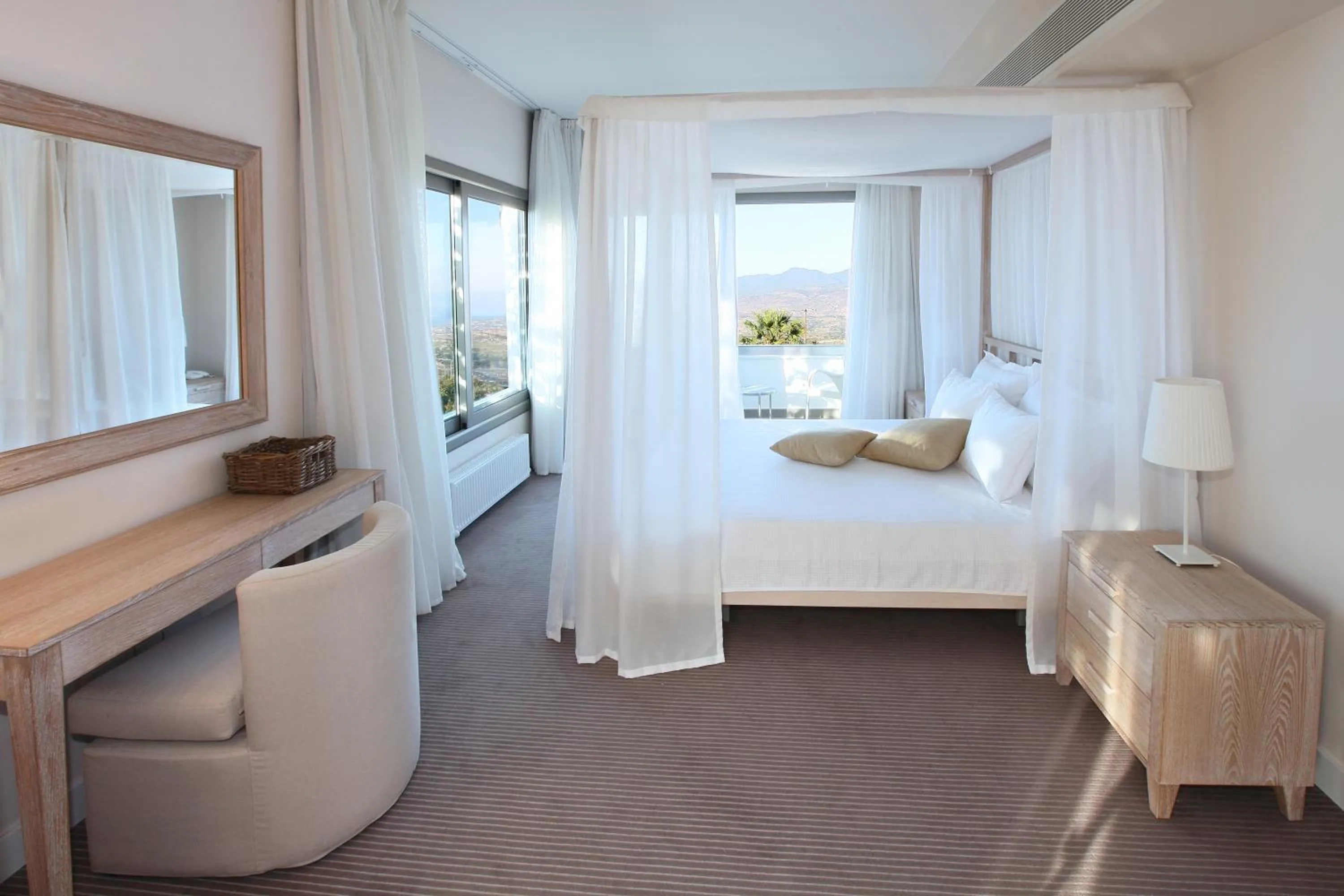 Deluxe King Suite (Honeymoon) in Droushia Heights Hotel