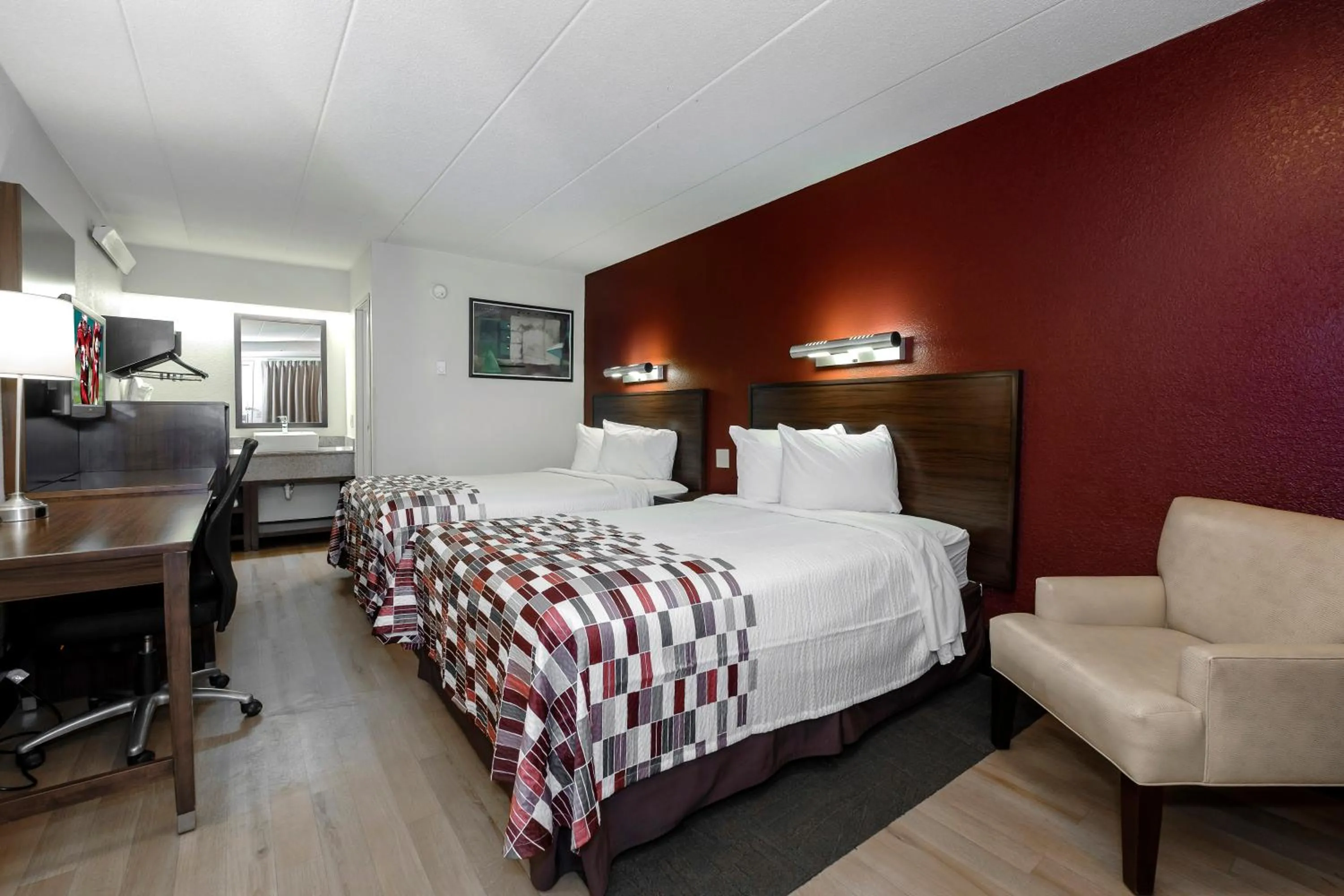 Deluxe Room with Two Double Beds Smoke Free in Red Roof Inn Aberdeen