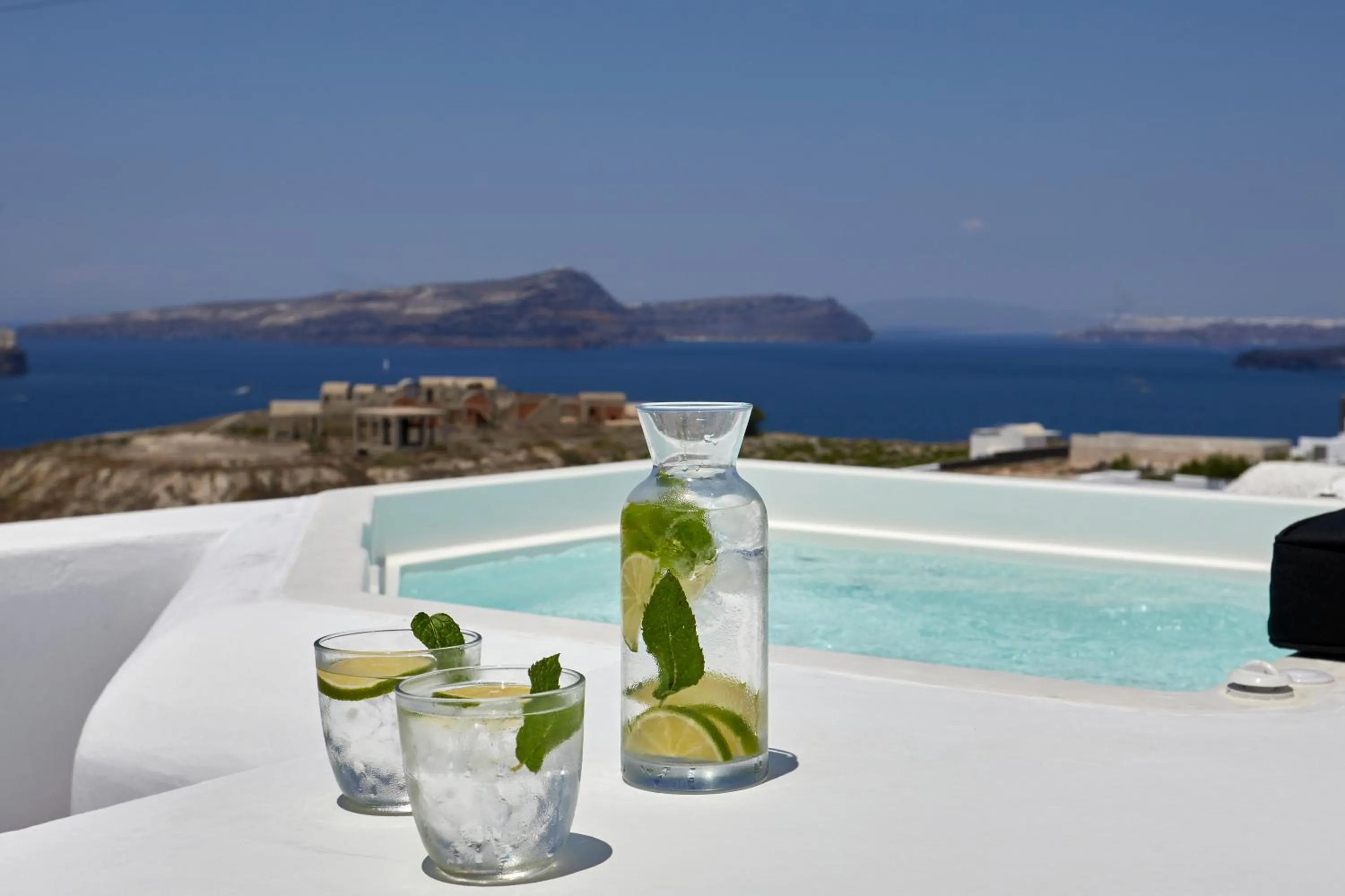 Deluxe Room with Hot Tub & Sea View in Sunset Faros