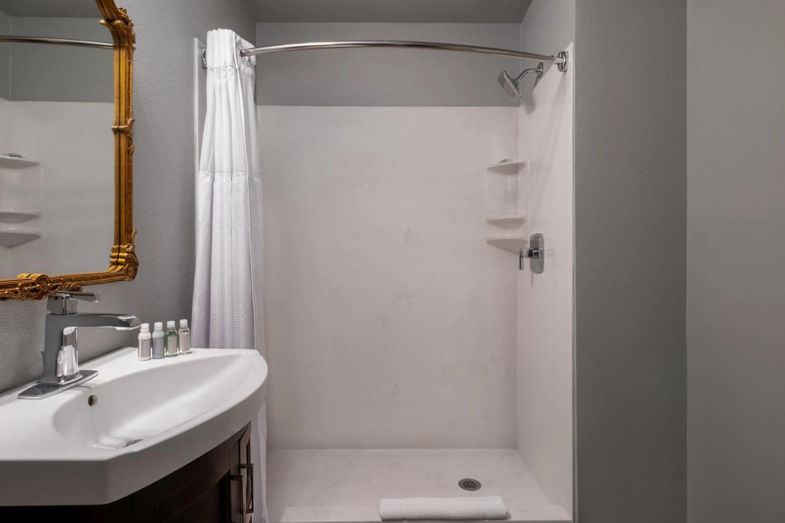 Double Room with Two Double Beds in New Orleans Courtyard Hotel by the French Quarter