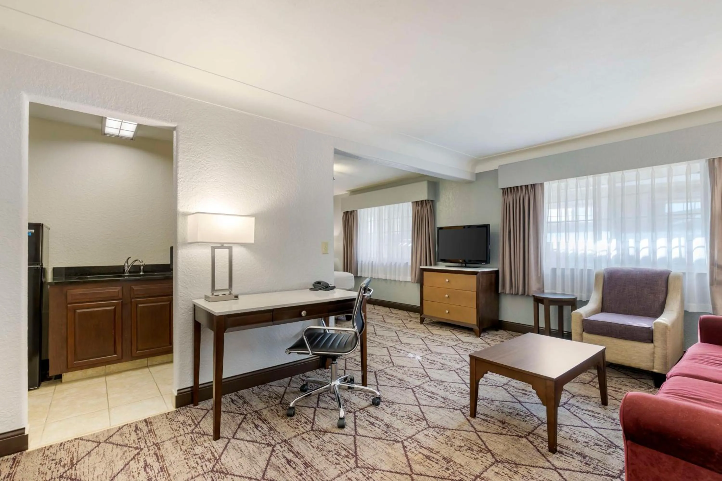 Large Queen Room with Sofa Bed and Kitchenette- Non-smoking in Best Western Plus Longbranch Hotel & Convention Center