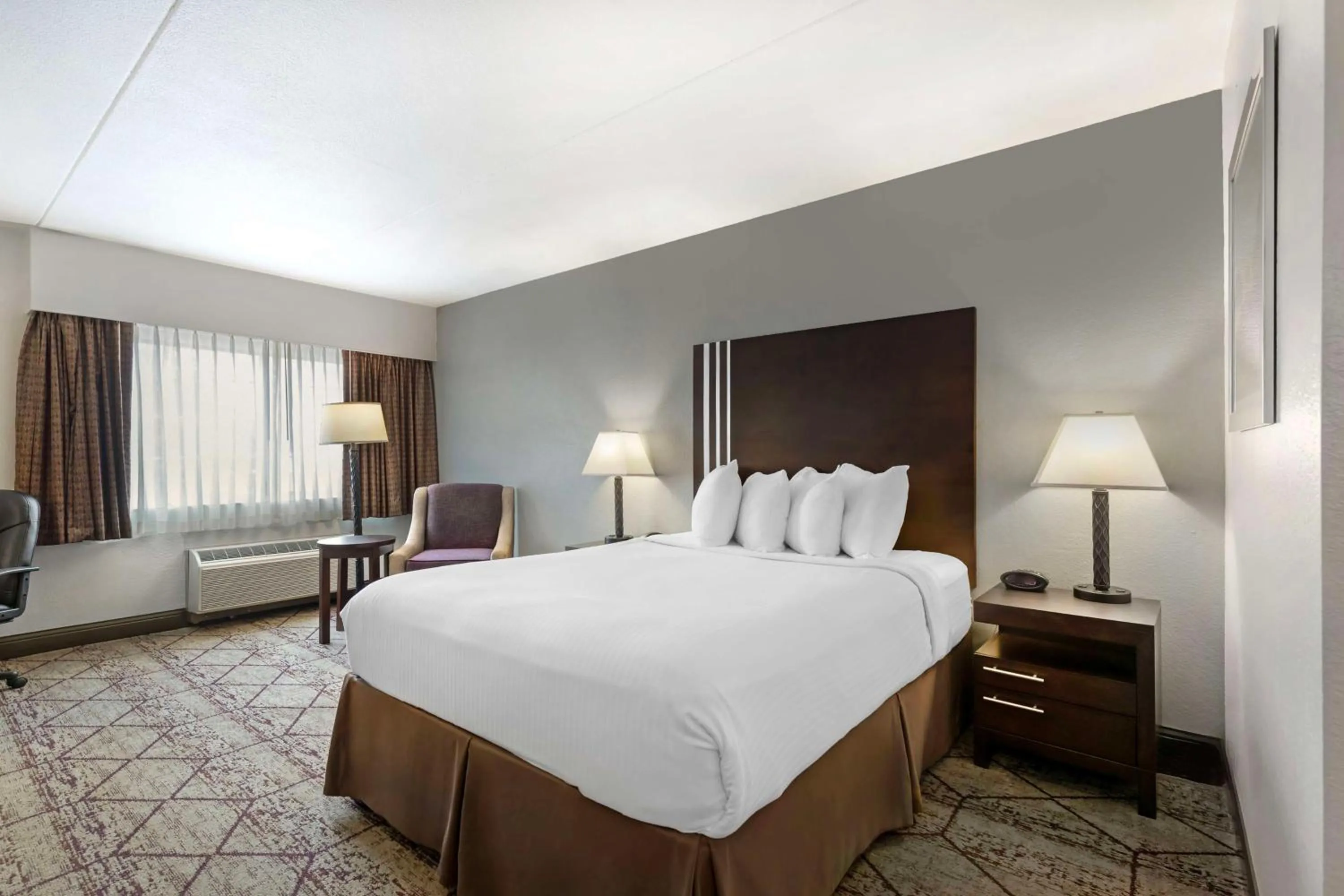 Queen Room - Non Smoking in Best Western Plus Longbranch Hotel & Convention Center