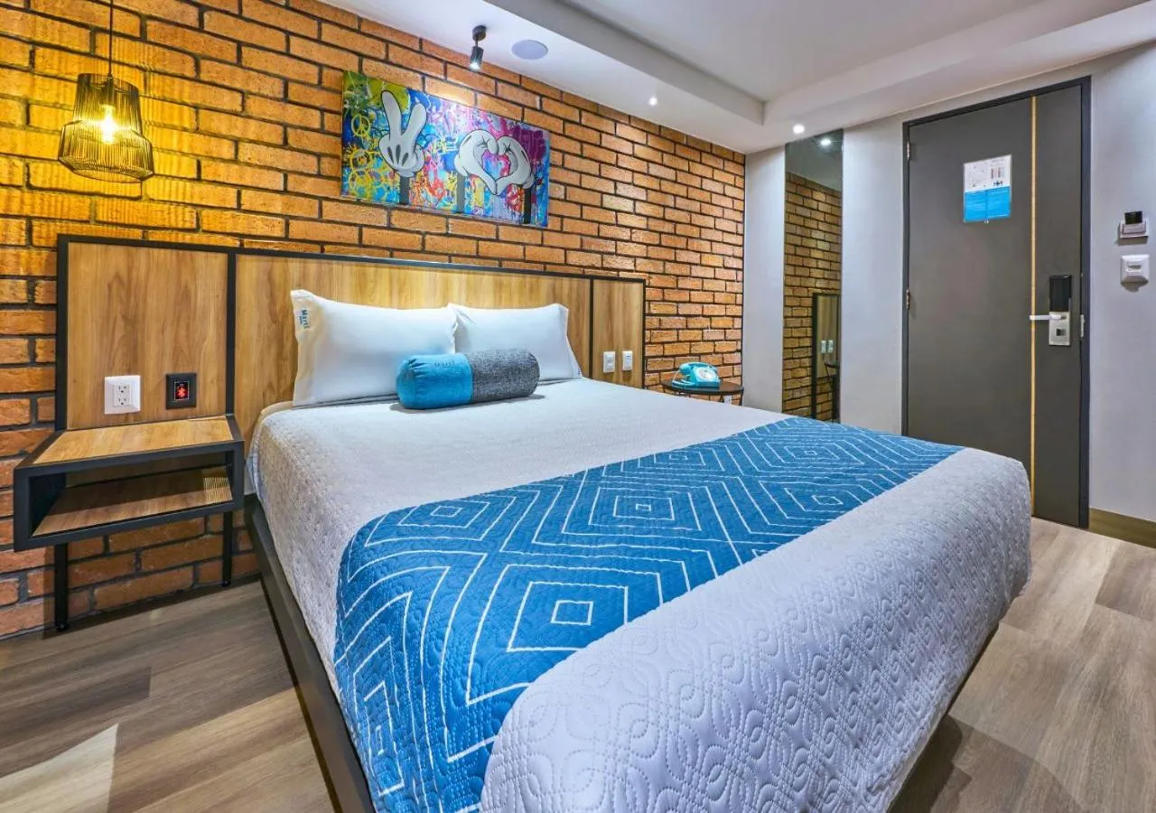 Standard Queen Room in Hotel Marti