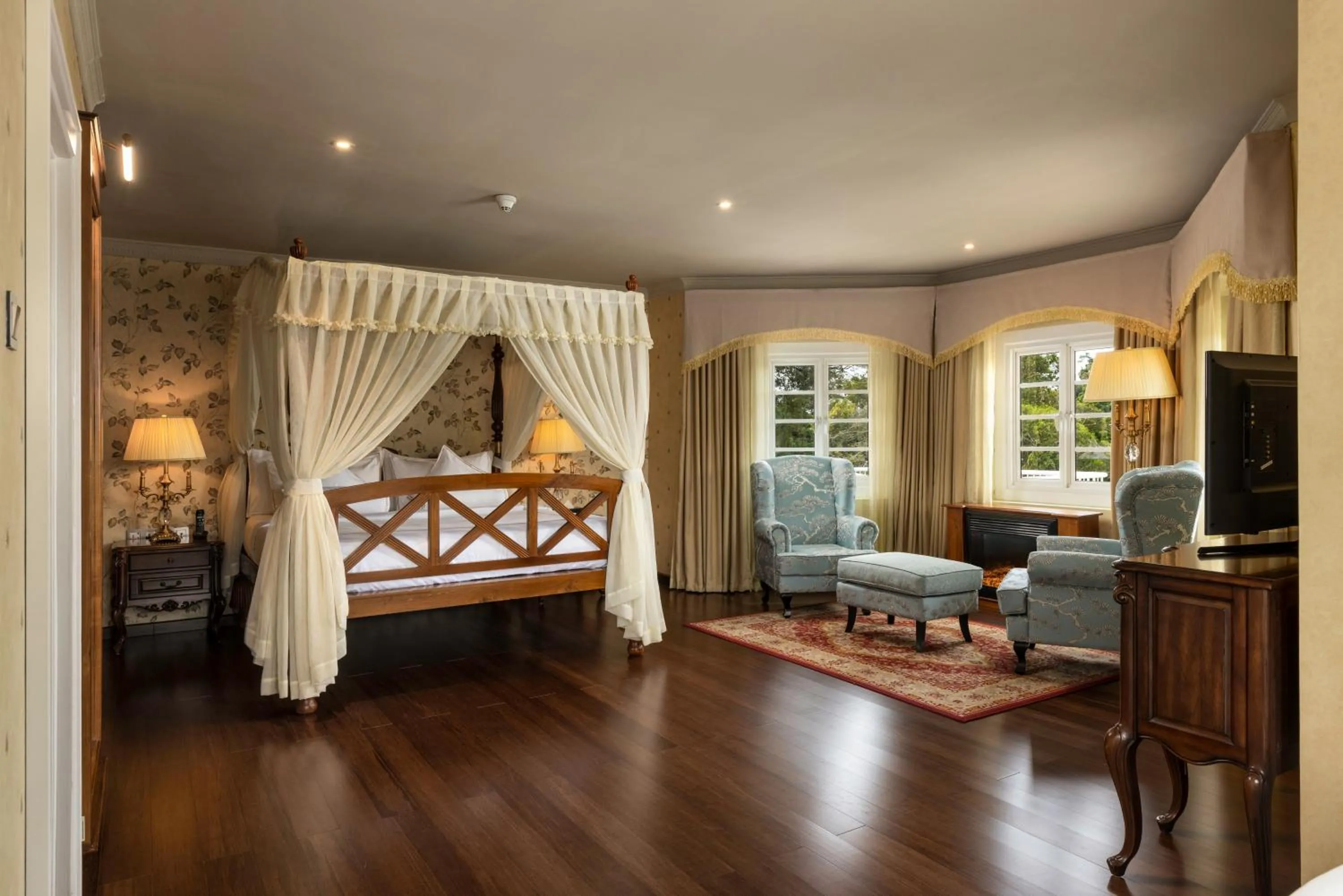 Royal Deluxe Room with Early check-in/late check-out subject to availability + 10% discount on Spa treatments + 10% discount on excursions in The Westbury Palace