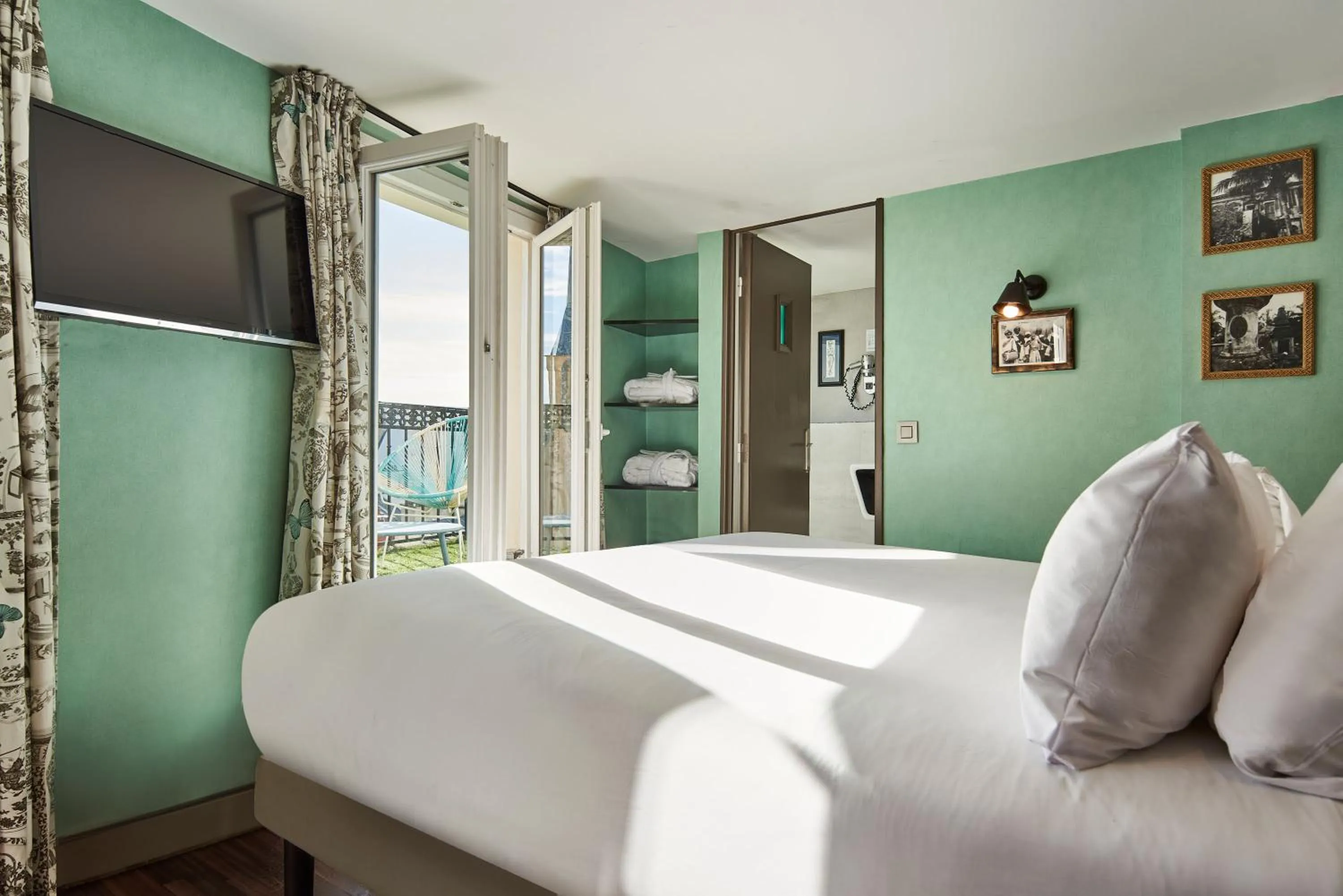 Double Room with Balcony in R. Kipling by Happyculture