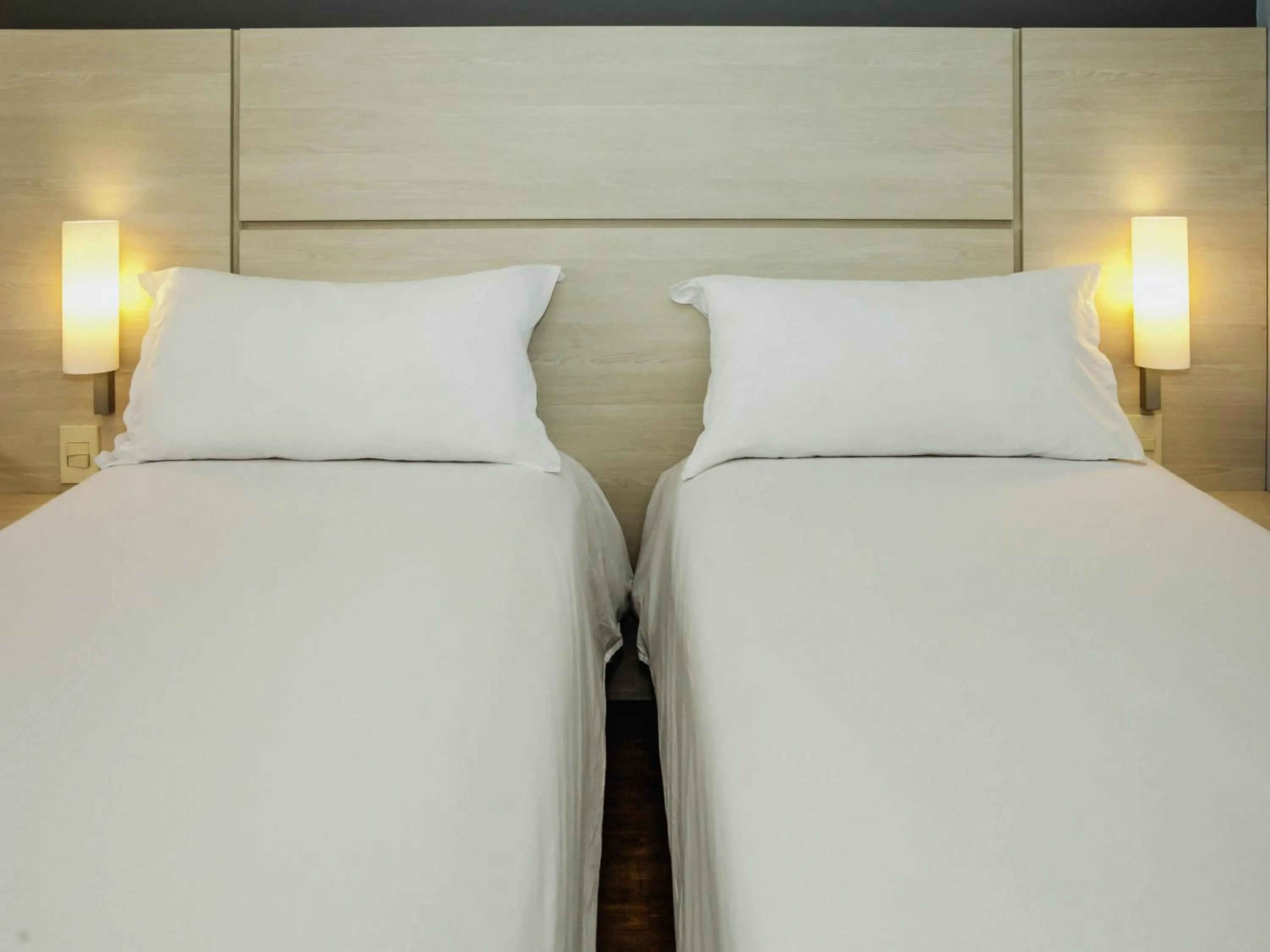 Twin Room in ibis Montevideo Rambla