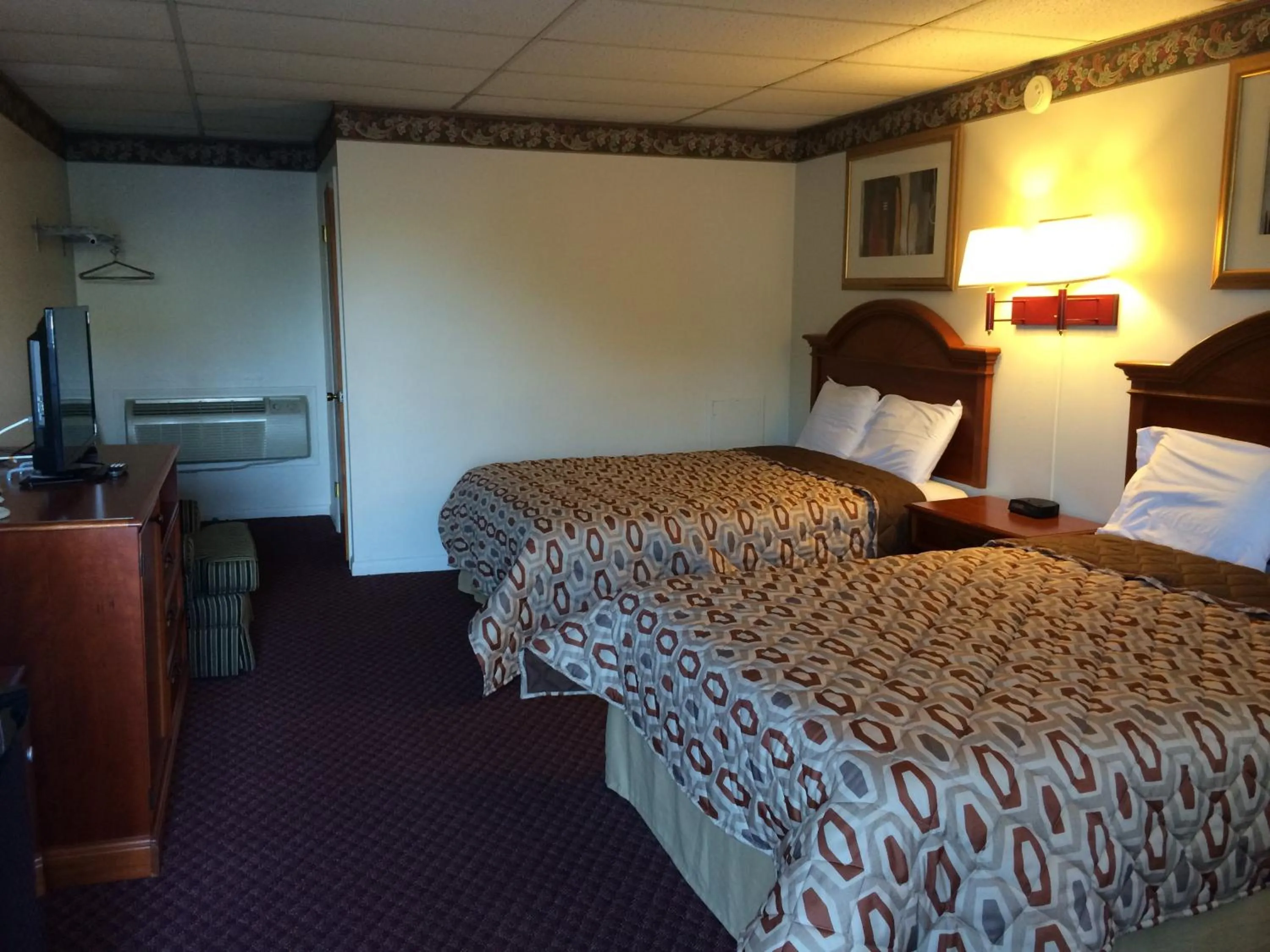 Non-Smoking Double Queen Room in Americas Best Value Inn - Palmyra/Hershey